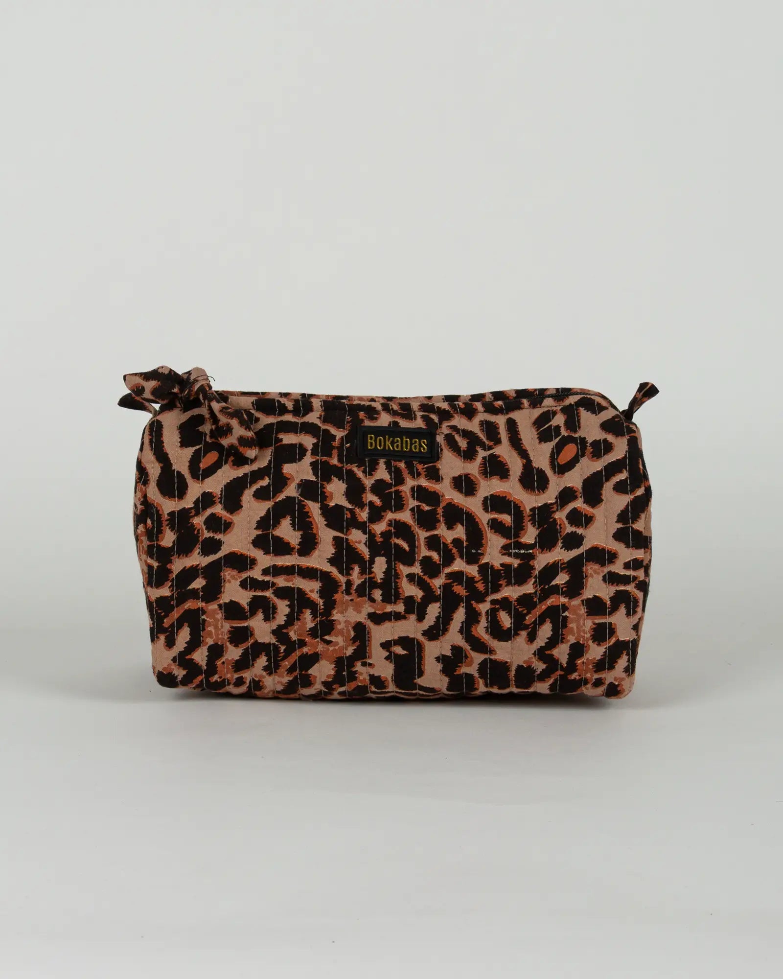 Trousse de toilette matelassée en coton Bokabas, imprimé léopard noir et marron, vue de face