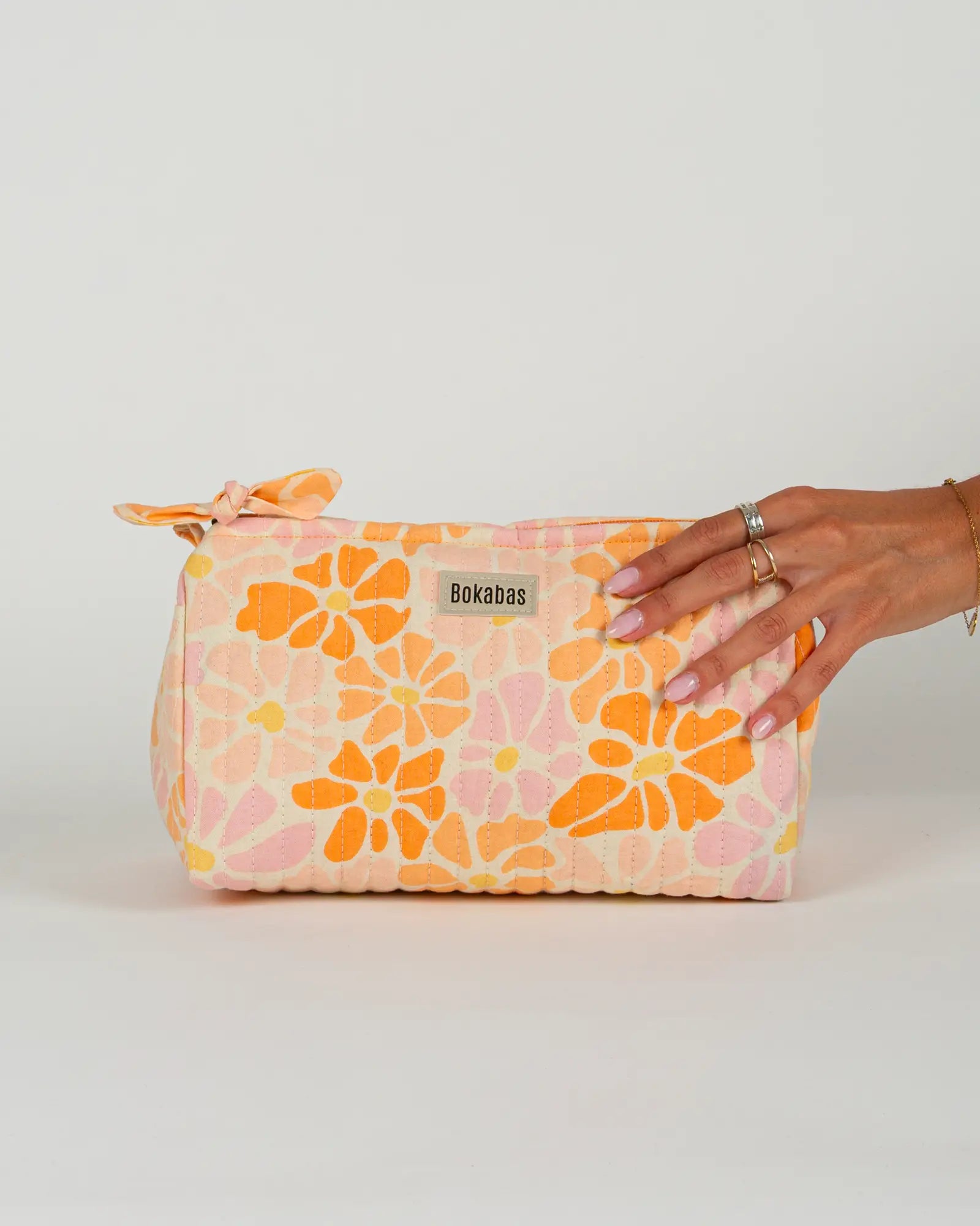 Trousse de toilette matelassée en coton Bokabas, imprimé Peachy fleuri orange, vue de face