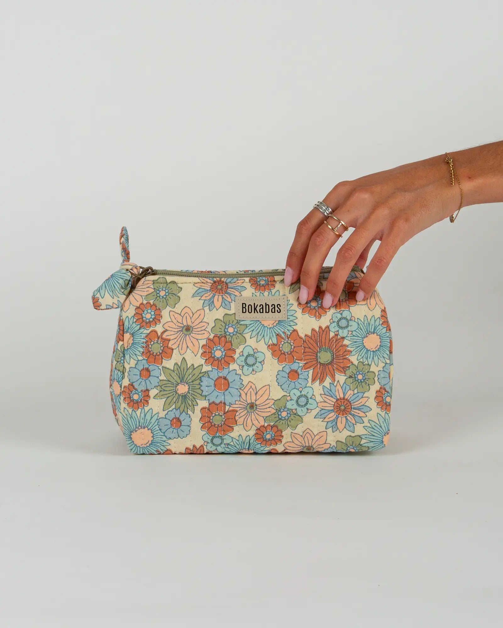 Trousse de toilette matelassée en coton Bokabas, imprimé Rétro liberty vert, bleu et orange, vue de face