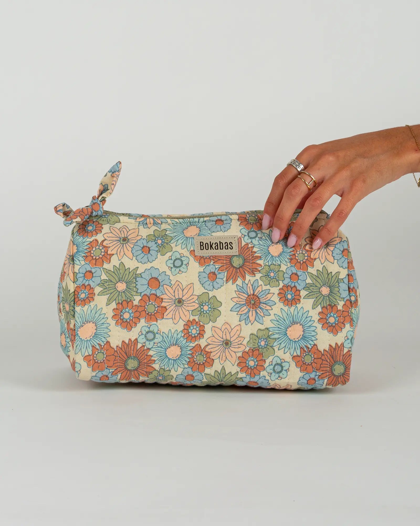 Trousse de toilette matelassée en coton Bokabas, imprimé Rétro liberty vert, bleu et orange, vue de face