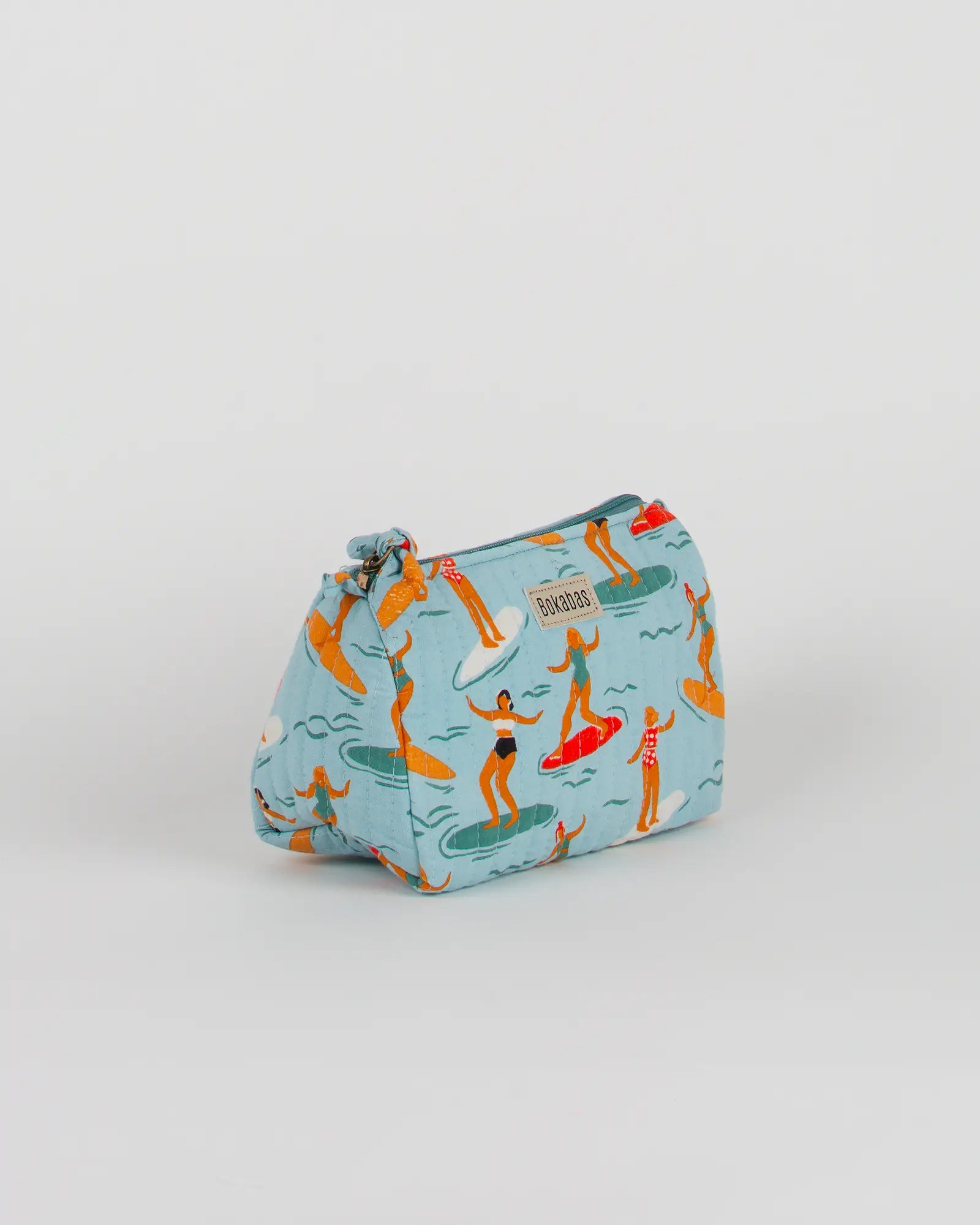 Trousse de toilette matelassée en coton Bokabas, imprimé Surf bleu, vue de trois-quarts