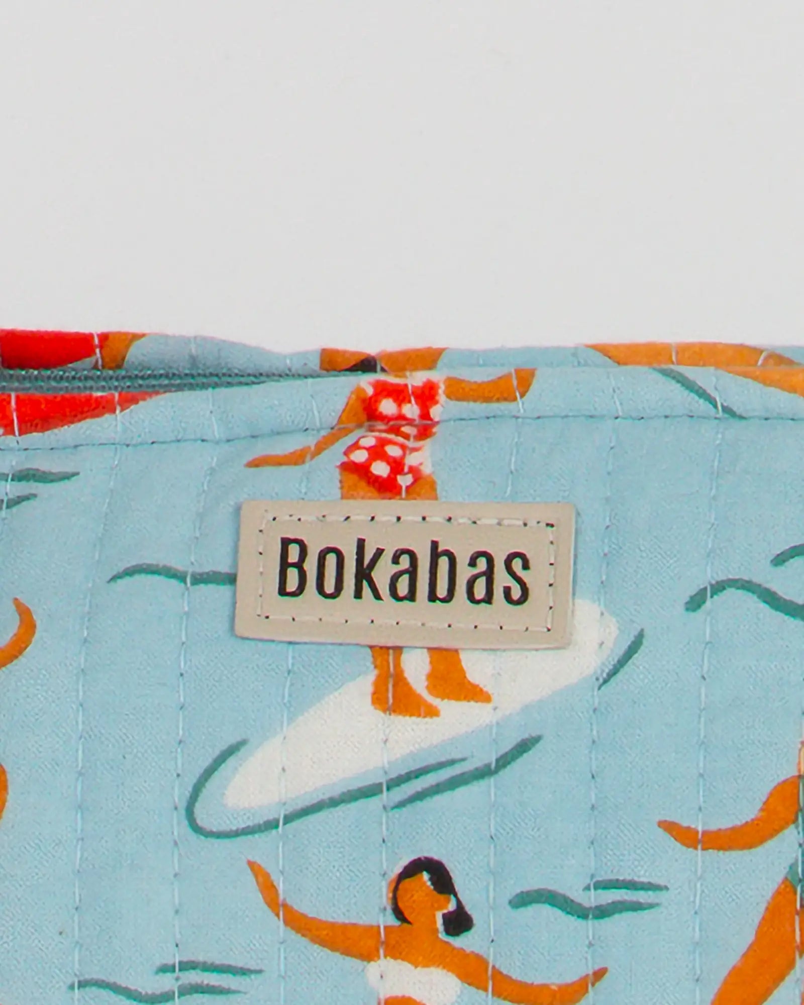Trousse de toilette matelassée en coton Bokabas, imprimé Surf bleu, zoom sur la matière