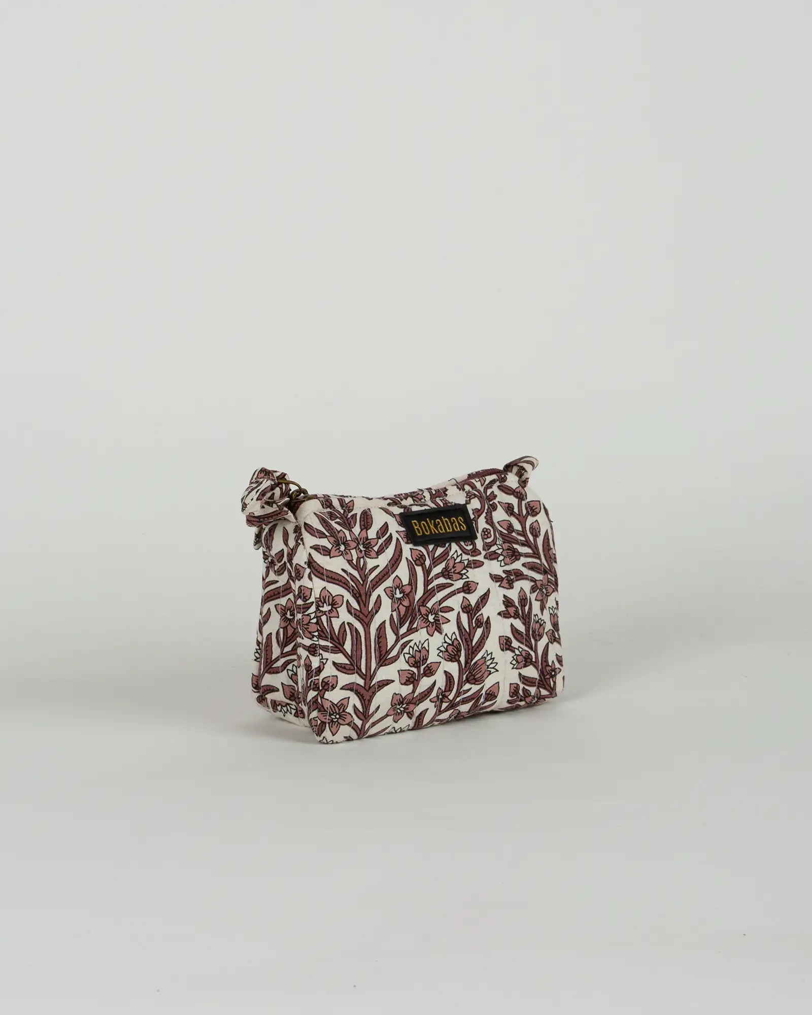 Trousse de toilette matelassée en coton Bokabas, imprimé Vale fleuri marron et blanc, vue de trois-quarts