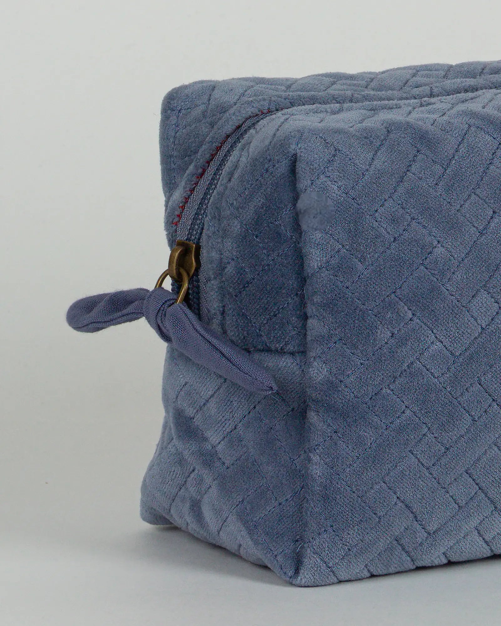 Trousse de toilette en velours côtelé Bokabas, bleu ciel, zoom sur la matière