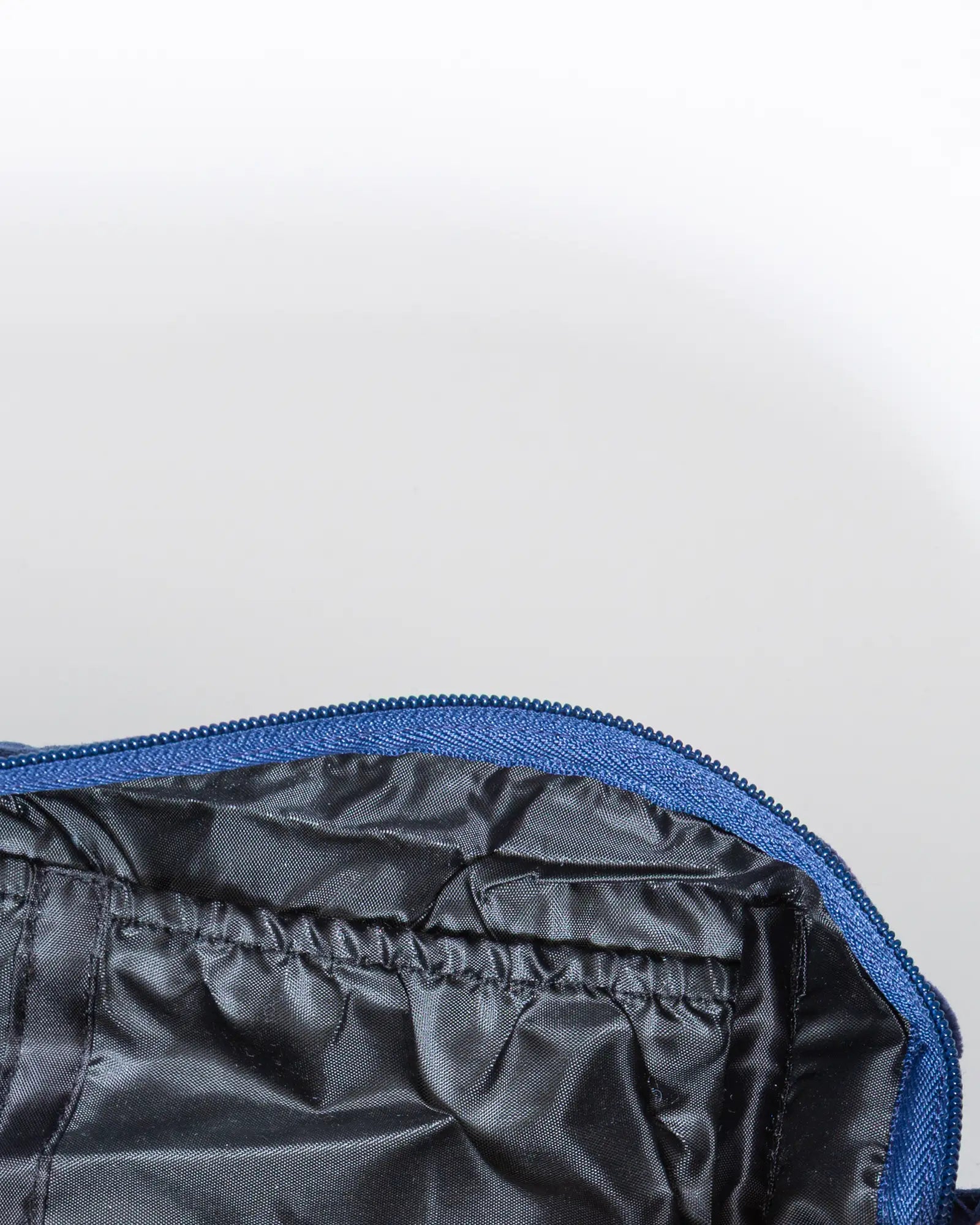 Trousse de toilette en velours côtelé Bokabas, bleu marine, vue de l'intérieur