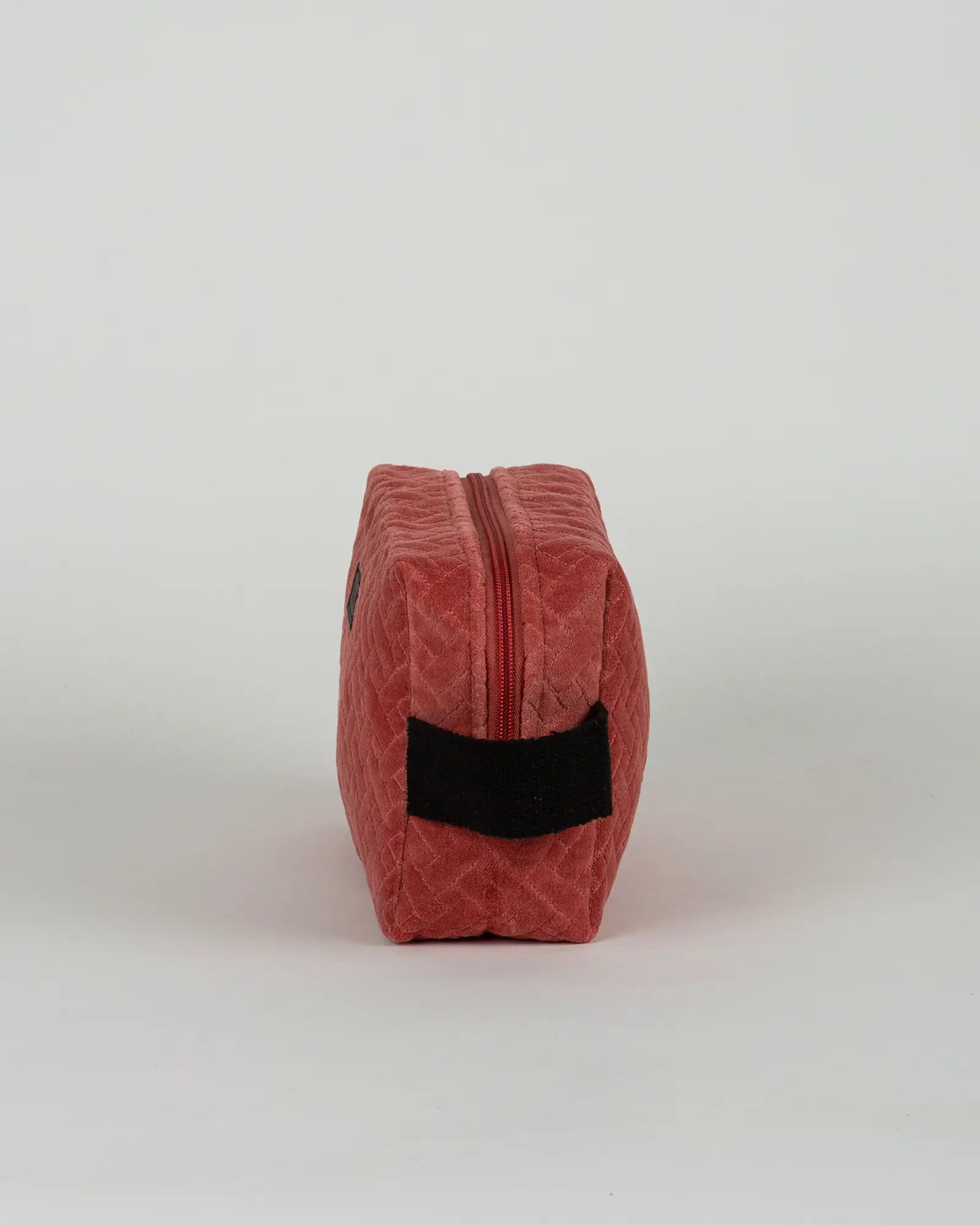 Trousse de toilette en velours côtelé Bokabas, rose framboise, vue de profil