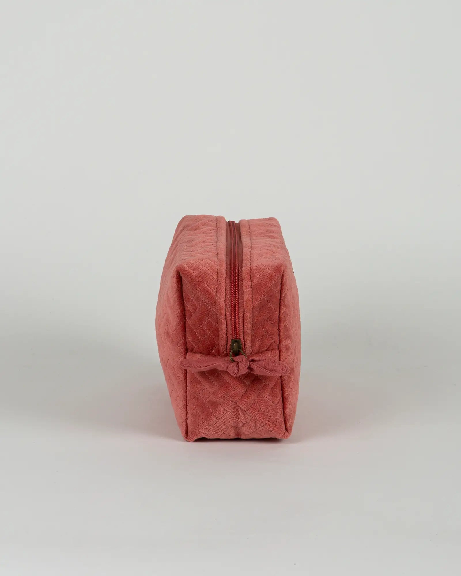 Trousse de toilette en velours côtelé Bokabas, rose framboise, vue de profil