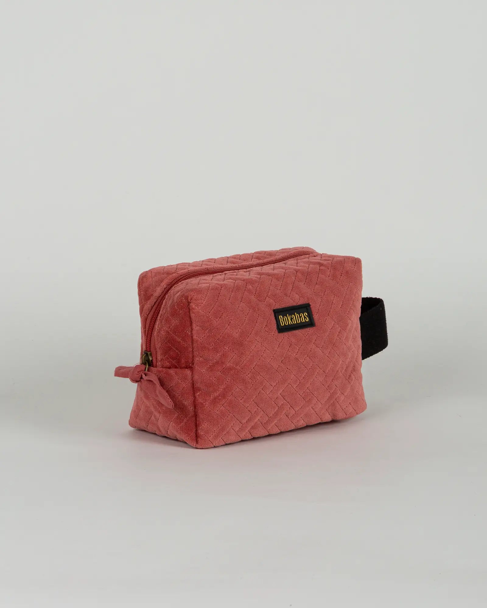 Trousse de toilette en velours côtelé Bokabas, rose framboise, vue de trois-quarts