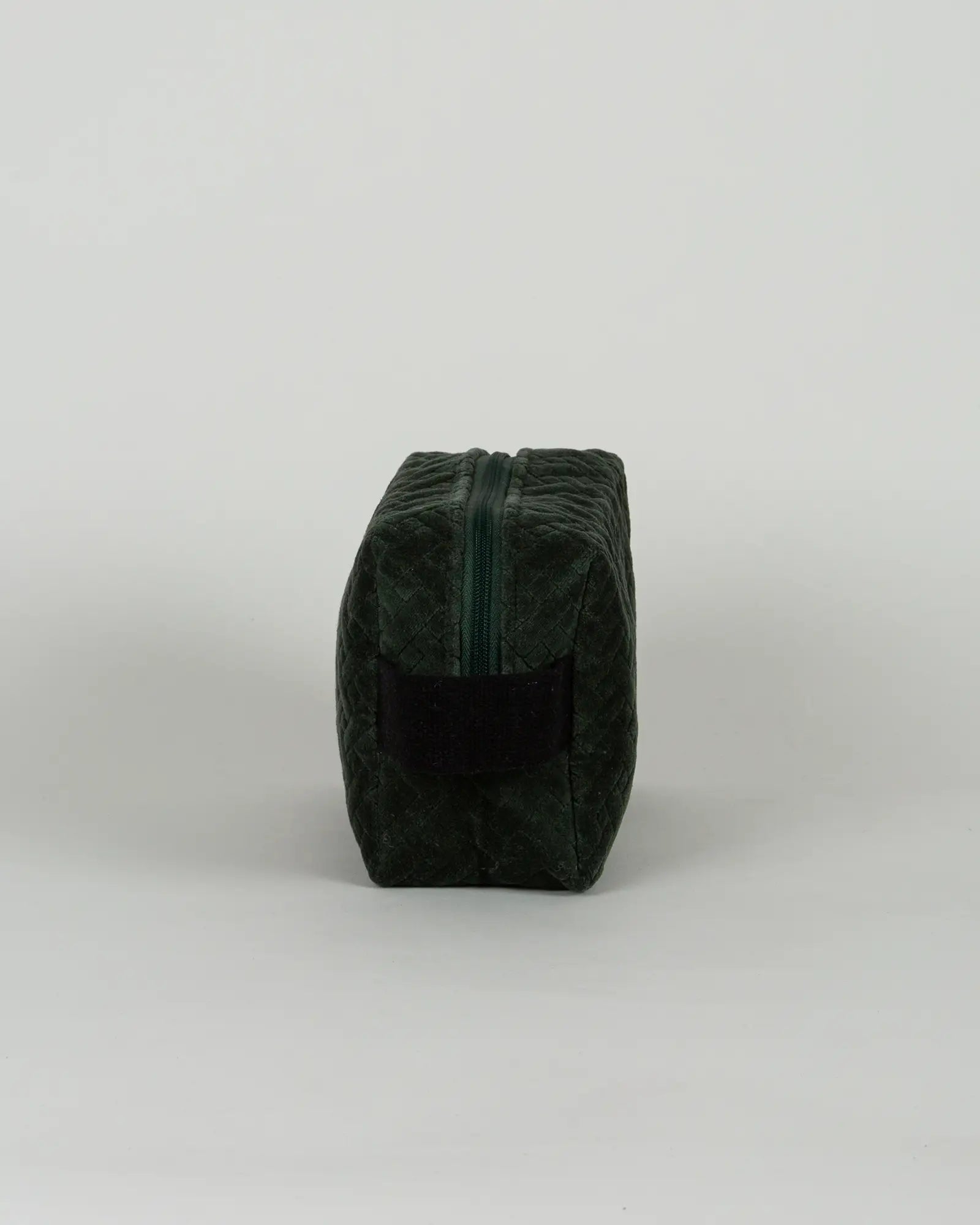 Trousse de toilette en velours côtelé Bokabas, vert kaki, vue de profil