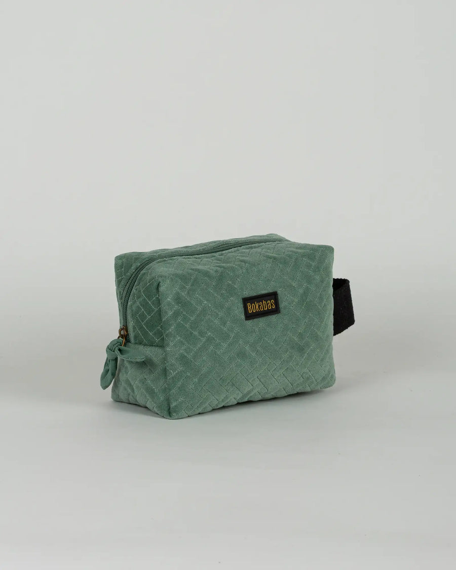 Trousse de toilette en velours côtelé Bokabas, vert sauge, vue de trois-quarts