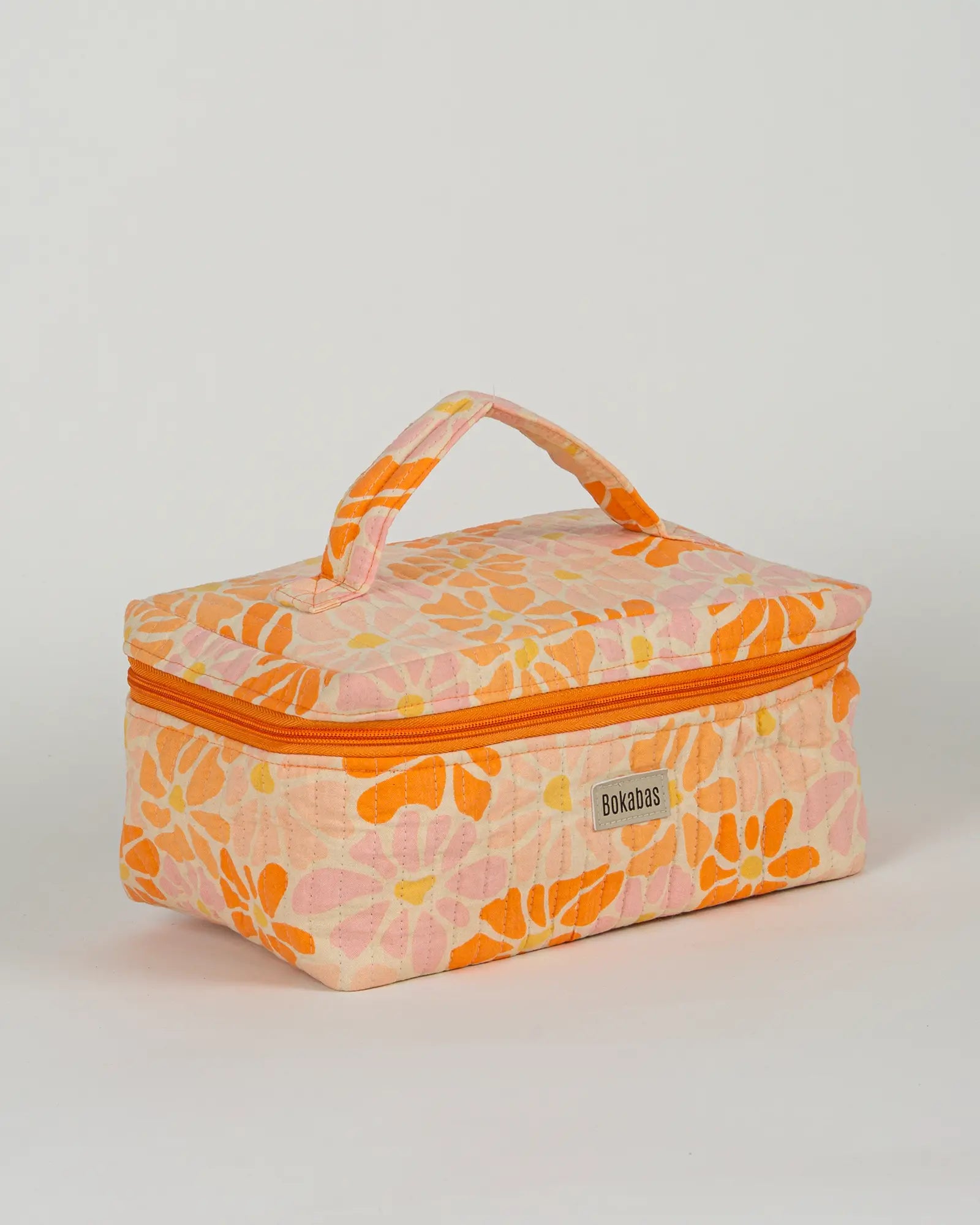 Trousse vanity maquillage matelassée Bokabas, imprimé Peachy fleuri orange, vue de trois-quarts