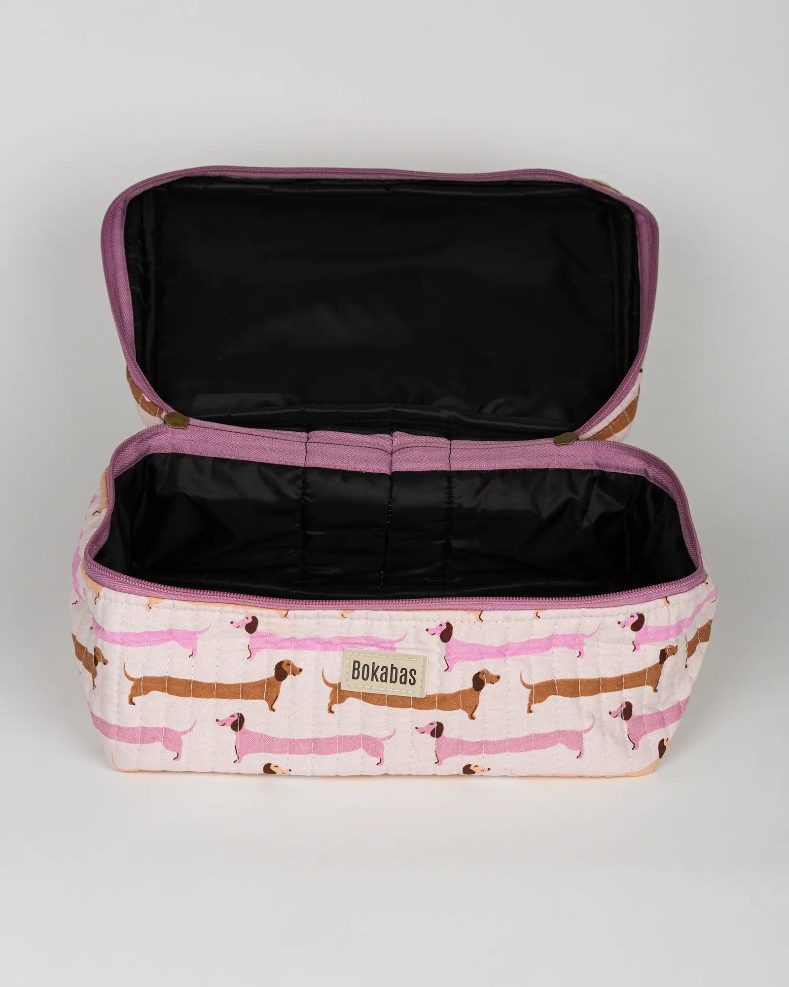 Trousse vanity maquillage matelassée Bokabas, imprimé Saucisse chien teckel rose et violet, vue de l'intérieur