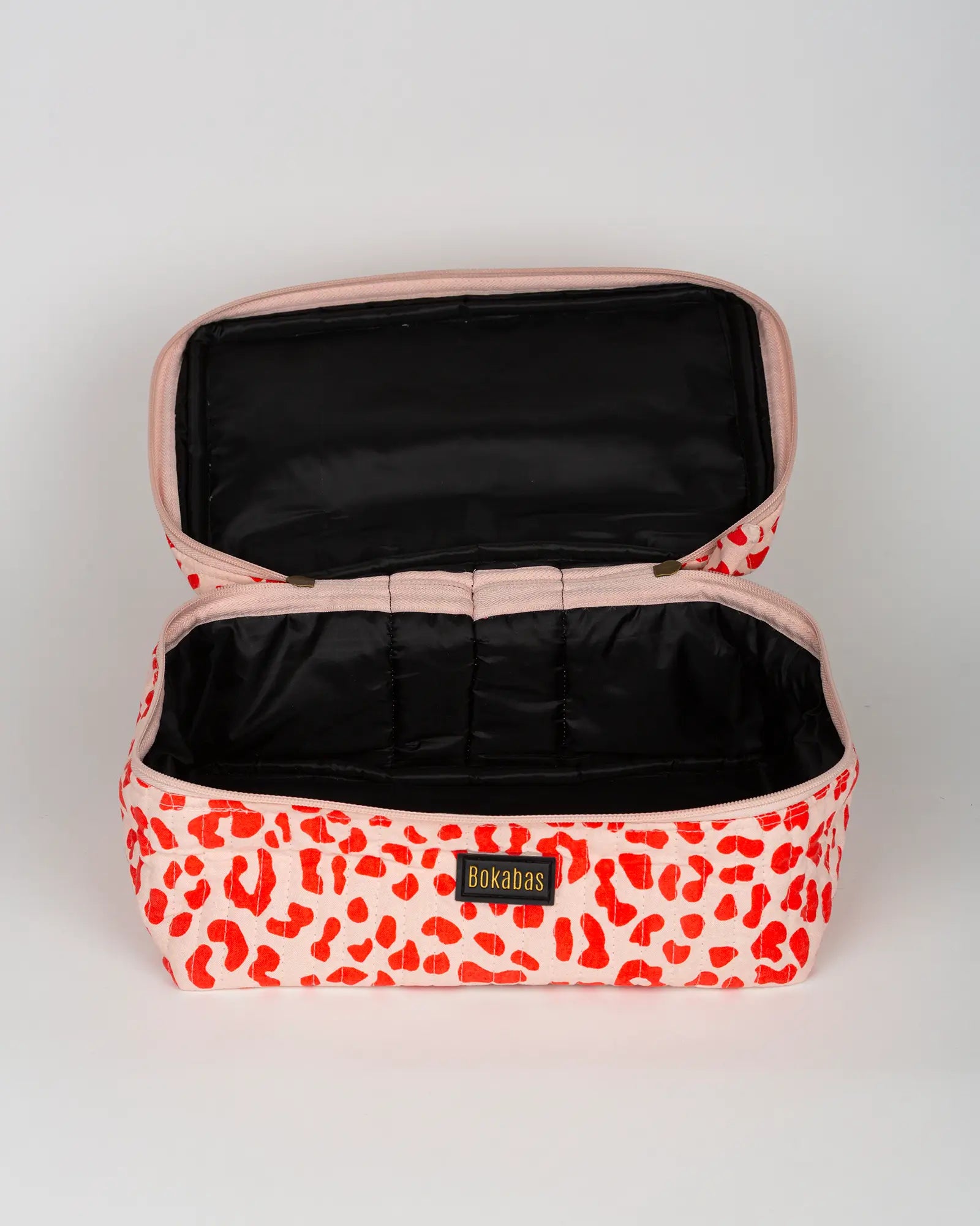 Trousse vanity maquillage matelassée Bokabas, imprimé Valentine léopard rouge et rose, vue de l'intérieur