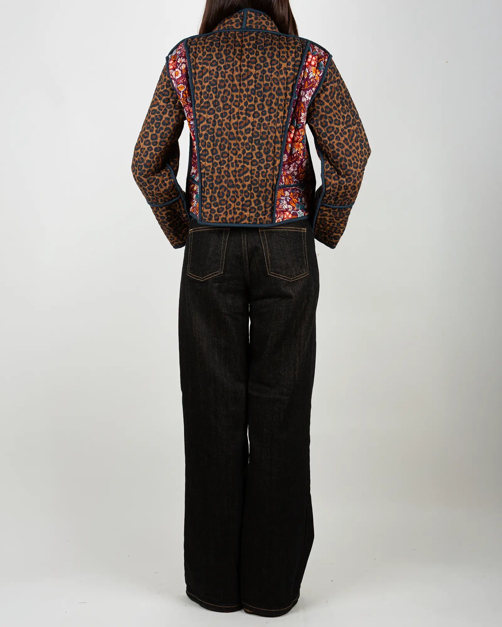 Veste kimono matelassée Bokabas, imprimé Léopard Morris, léopard et fleuri, vue de dos