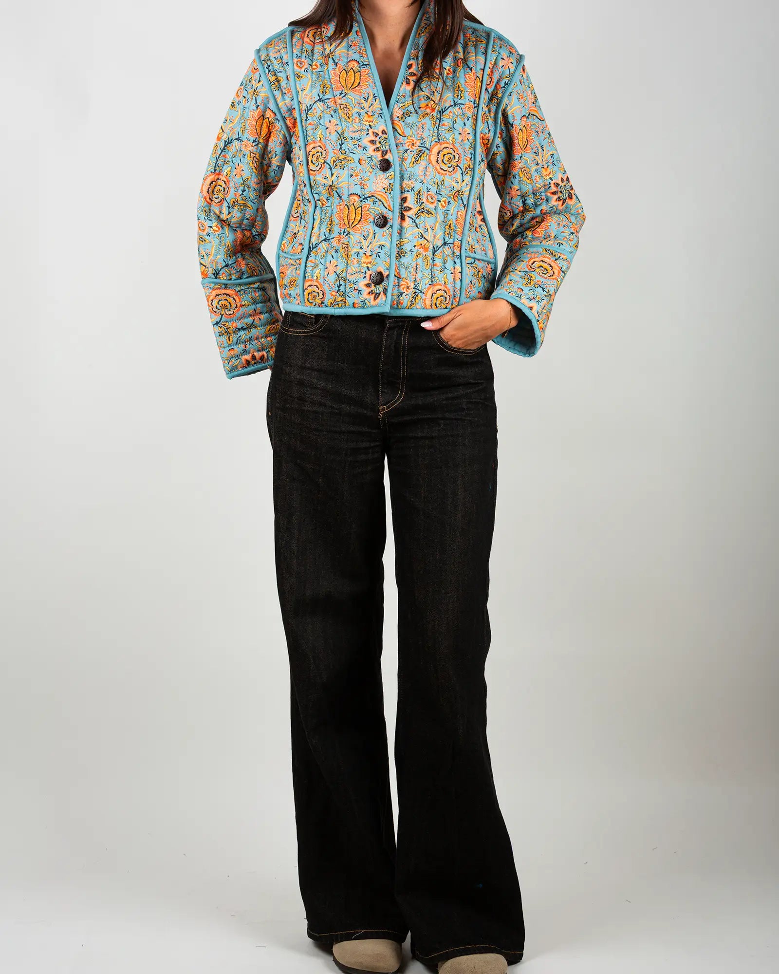 Veste kimono matelassée Bokabas, imprimé Lolem bleu et rose fleuri, vue de face