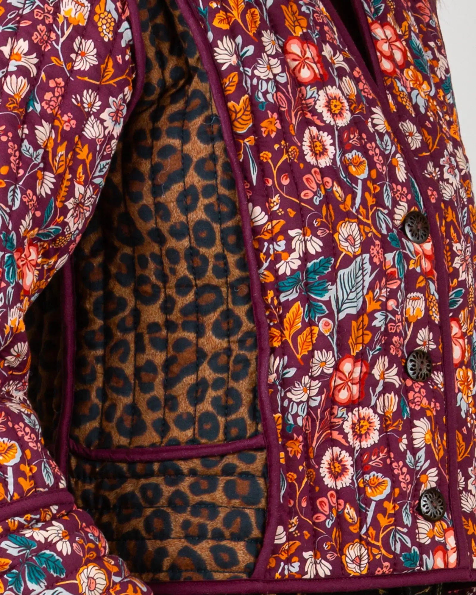 Veste kimono matelassée Bokabas, imprimé Morris Léopard, fleuri et léopard, zoom sur la matière
