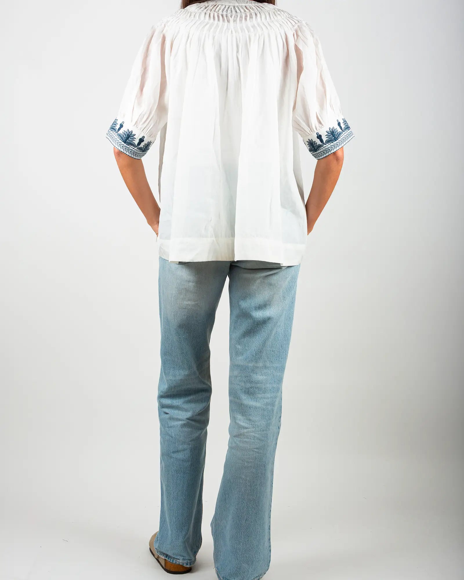Blusa donna in voile di cotone ricamato Bianco e Blu