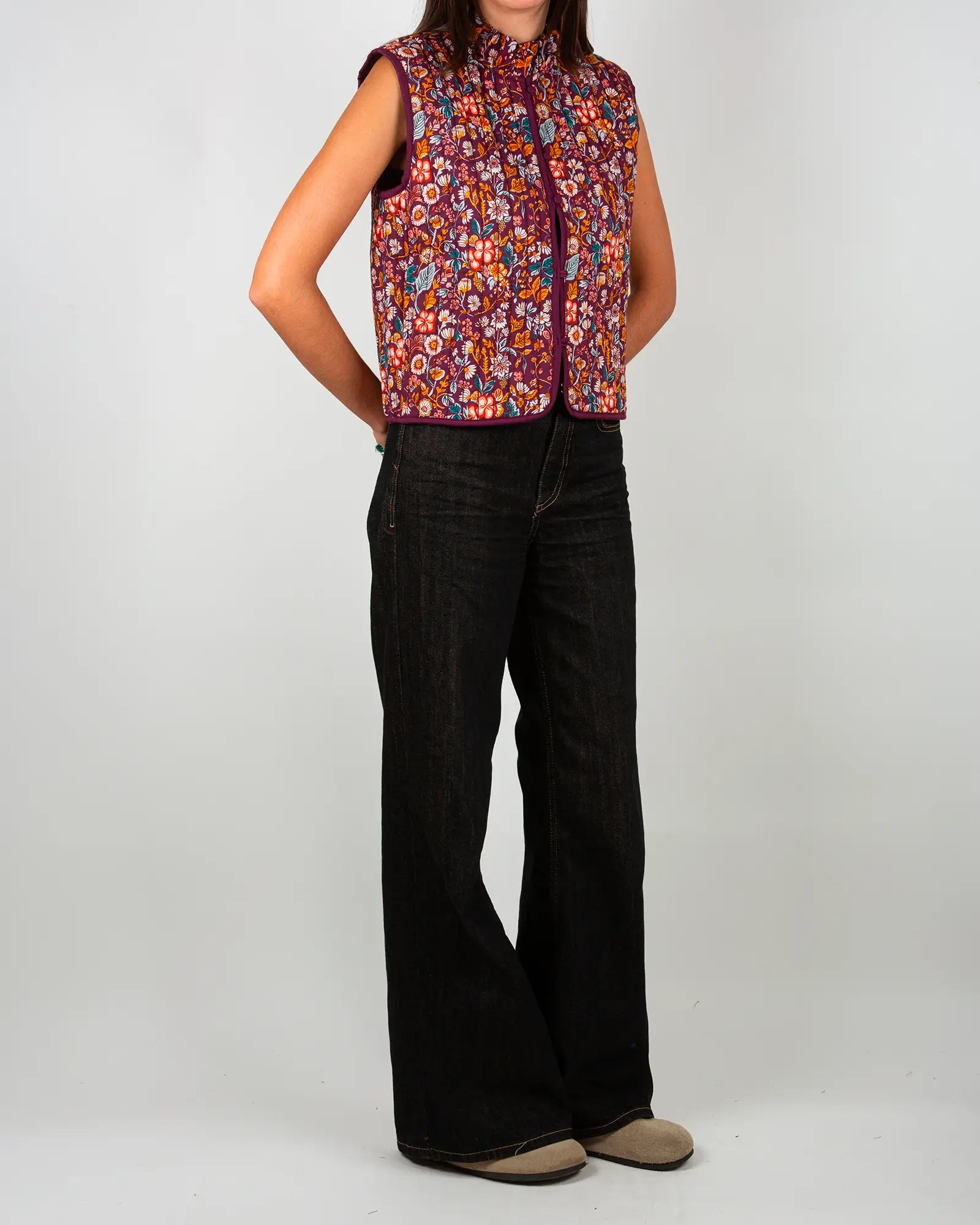 Gilet matelassé sans manches femme Morris, vue de trois-quarts – Bokabas