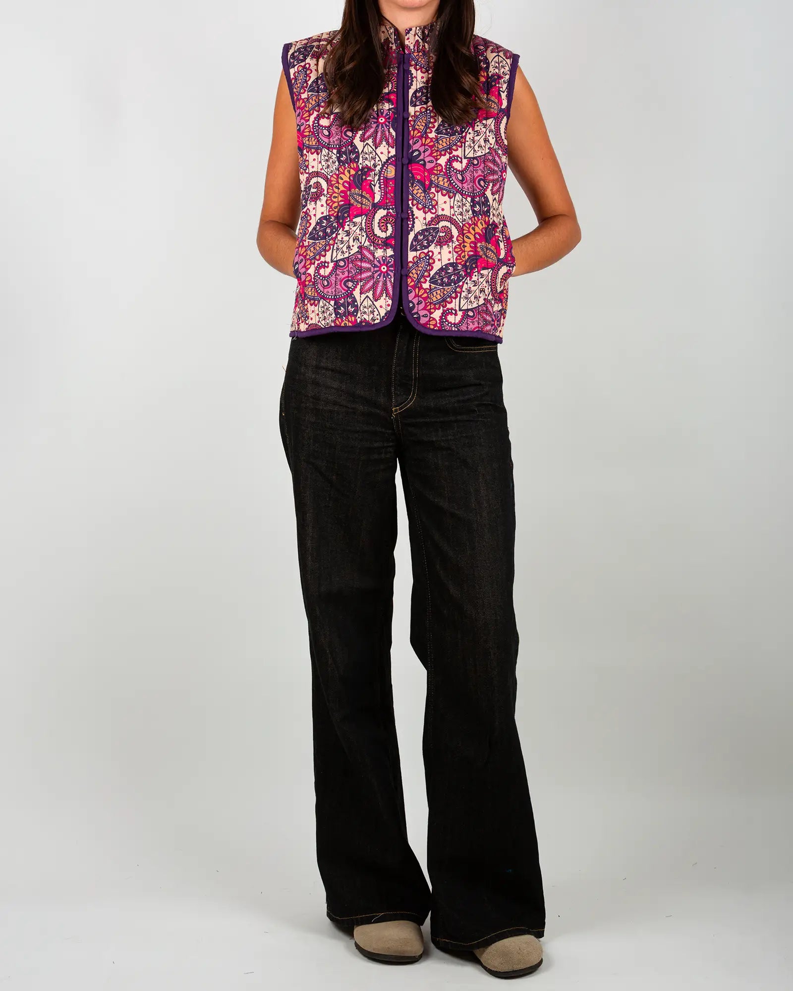 Gilet matelassé sans manches femme Pow, vue de face – Bokabas