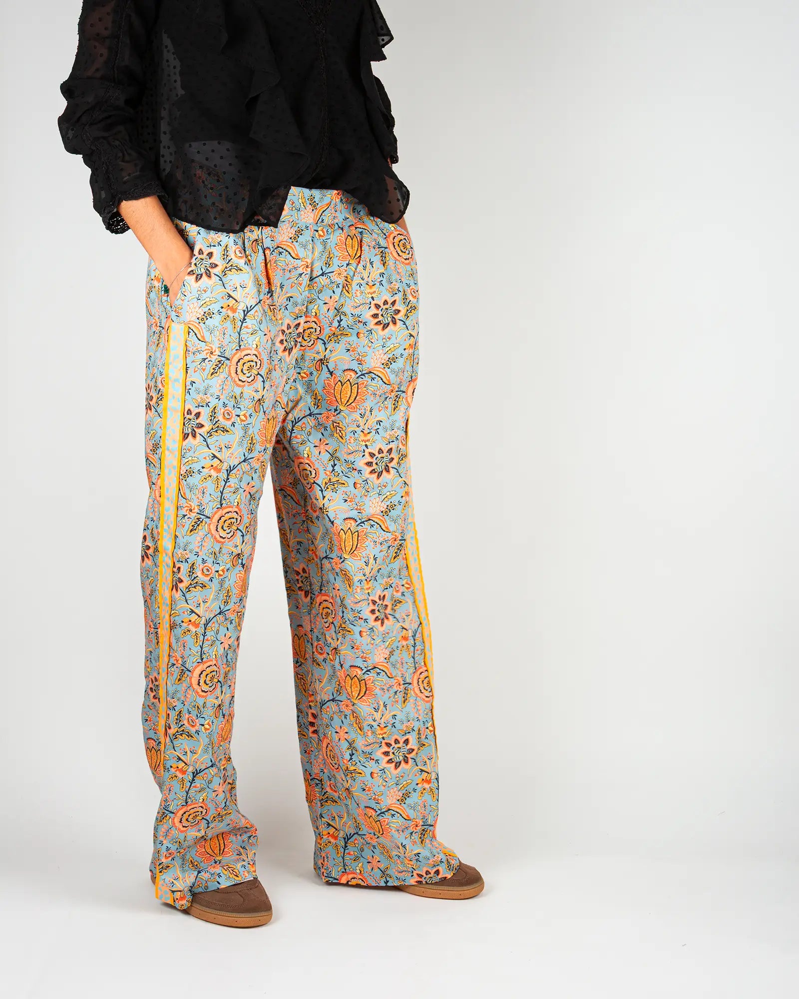 Pantalon fluide femme imprimé Lolem, vue de trois-quarts – Bokabas