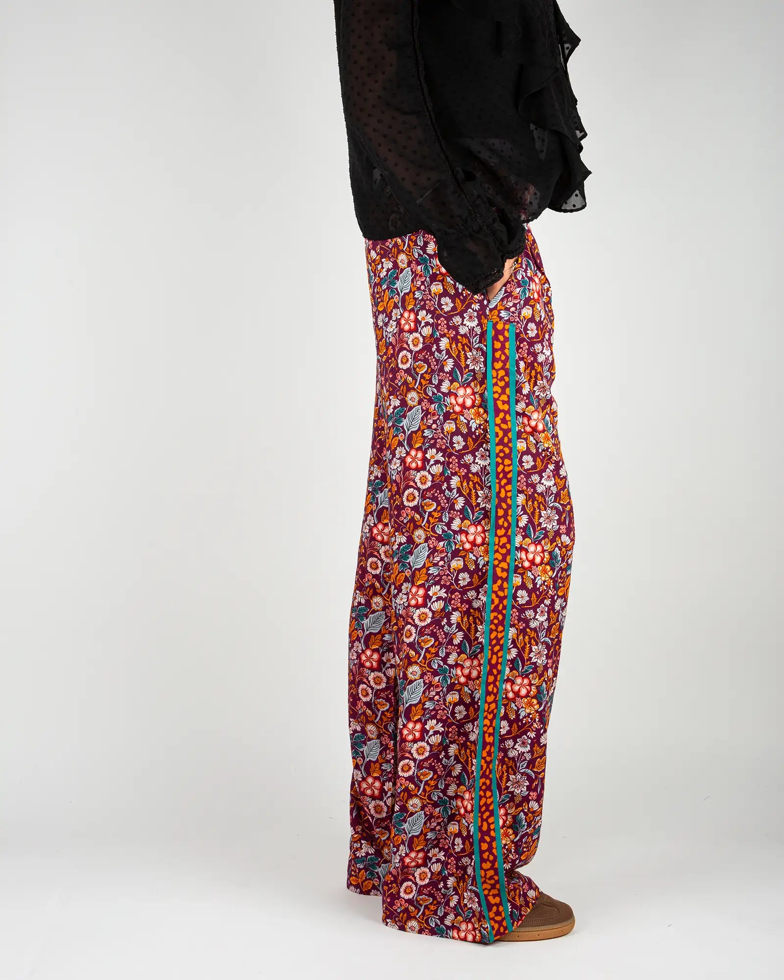 Pantalon fluide femme imprimé Morris, vue de profil – Bokabas