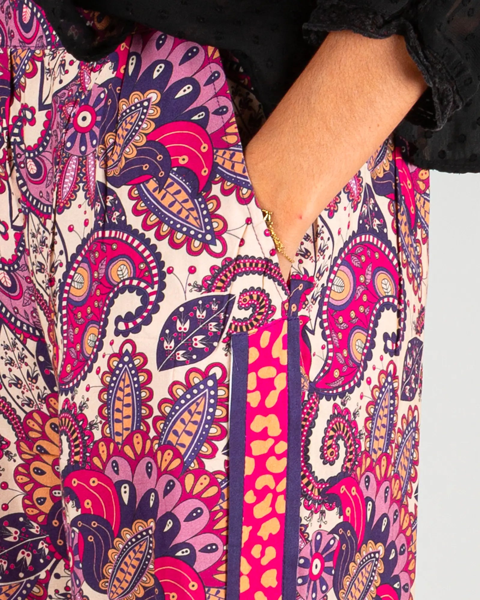 Pantalon fluide femme imprimé Pow, zoom sur la matière – Bokabas