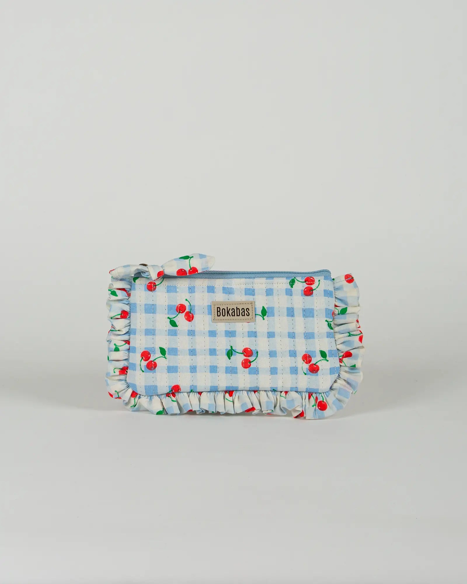 Pochette matelassée à froufrous Cerise, vue de face – Bokabas