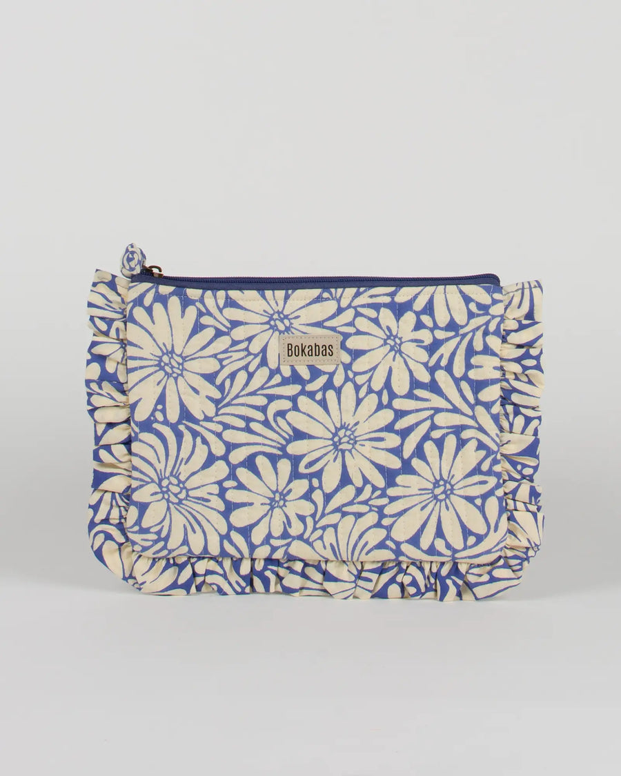 Pochette matelassée à froufrous Daisy, vue de face – Bokabas