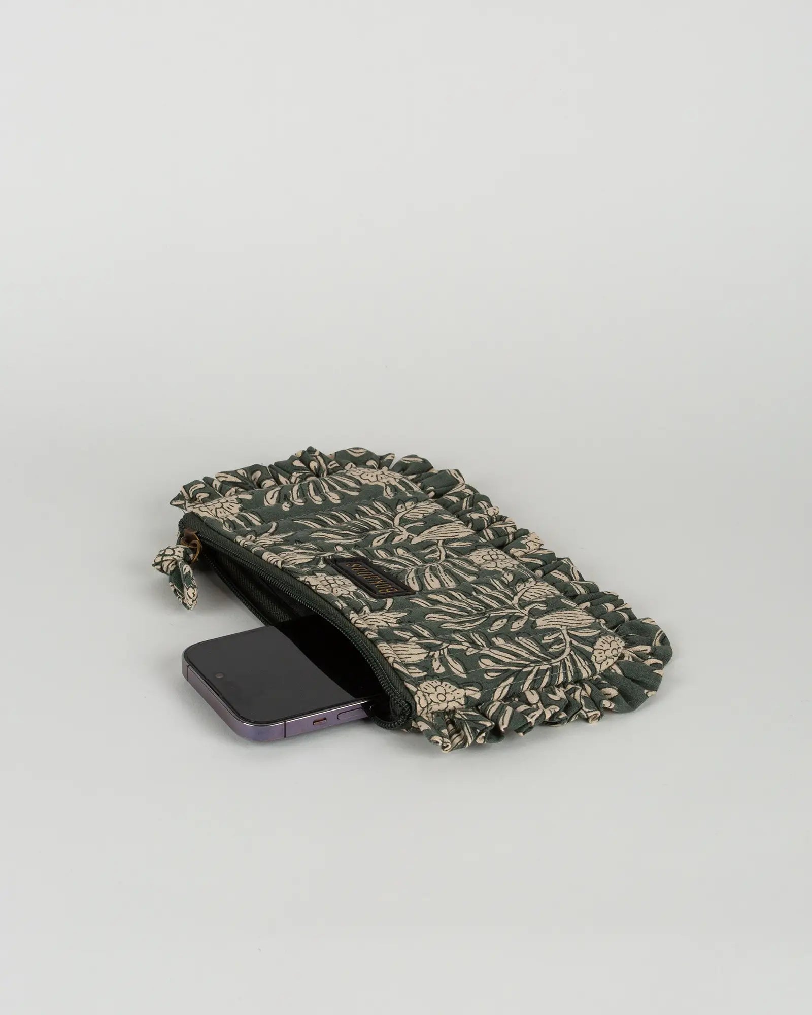 Pochette matelassée à froufrous Dema, vue de dessus – Bokabas