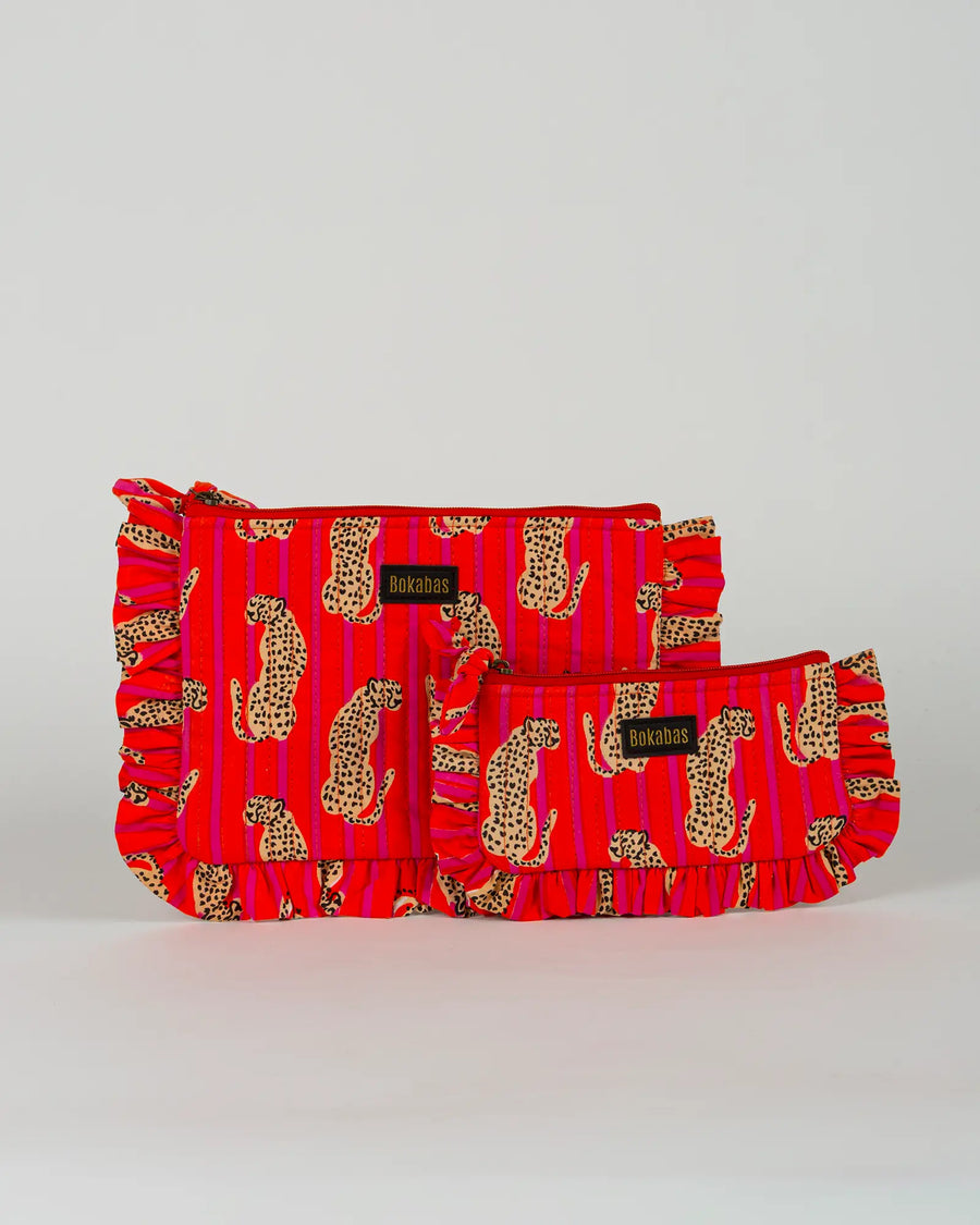 Pochette matelassée à froufrous Bokabas, imprimé Guépard rayé orange et rose, vue de face