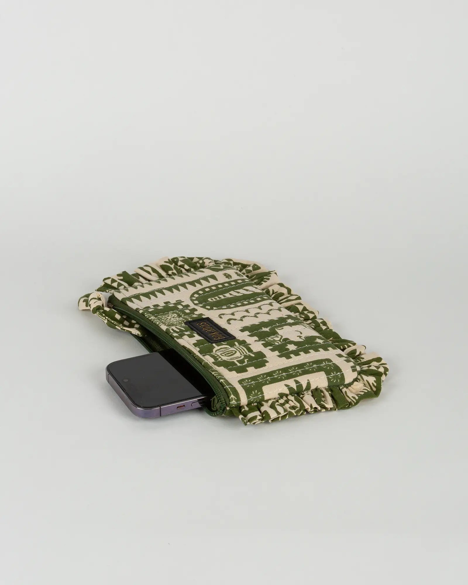 Pochette matelassée à froufrous Art, vue de dessus – Bokabas