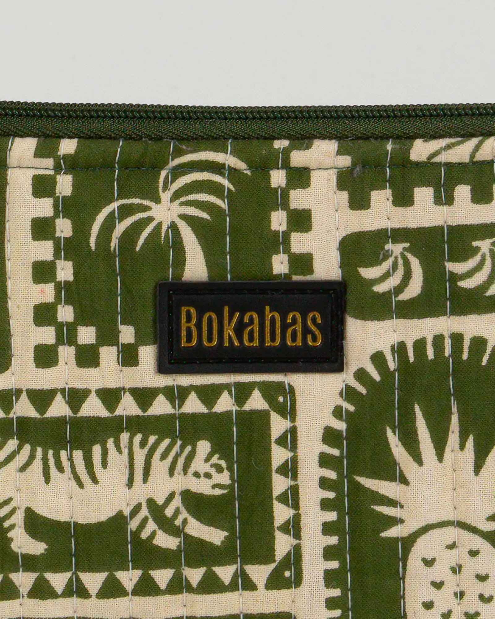 Pochette matelassée à froufrous Art, zoom sur la matière – Bokabas