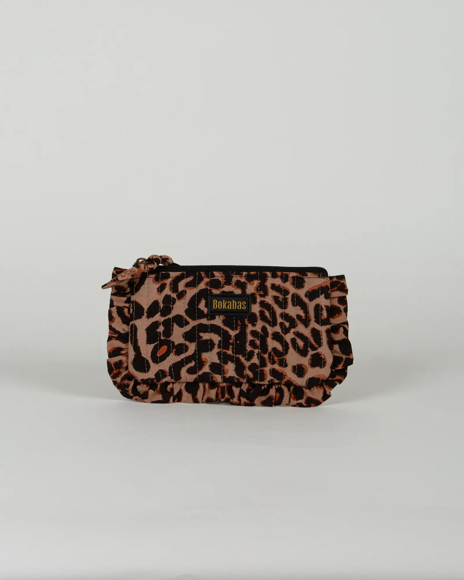 Pochette matelassée à froufrous Léopard, vue de face – Bokabas