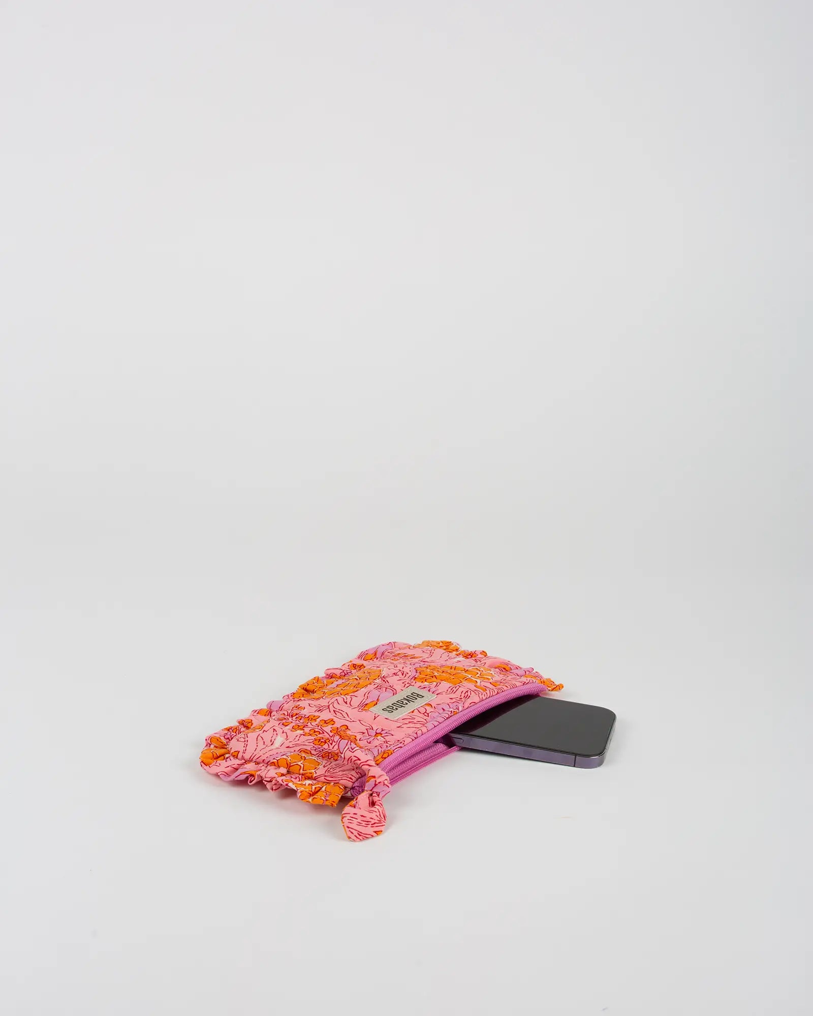 Pochette matelassée à froufrous Bokabas, imprimé Marie rose fleuri, vue de dessus