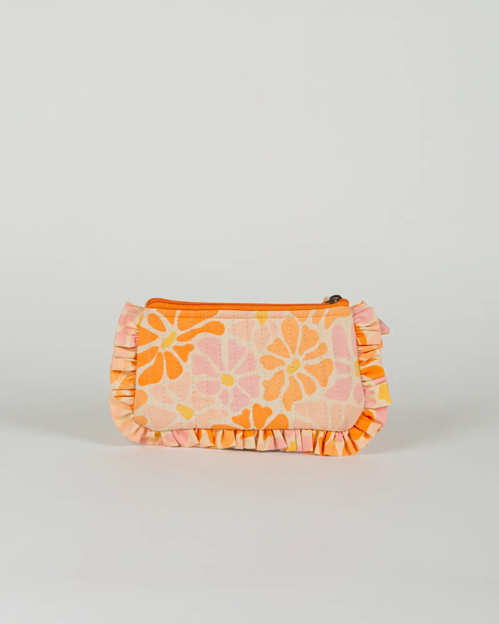 Pochette matelassée à froufrous Peachy, vue de dos – Bokabas