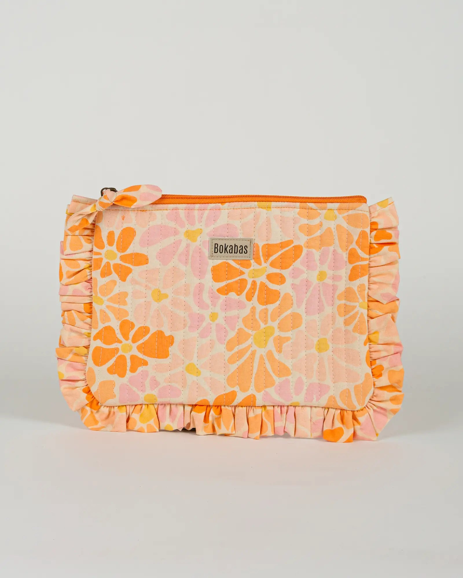 Pochette matelassée à froufrous Peachy, vue de face – Bokabas
