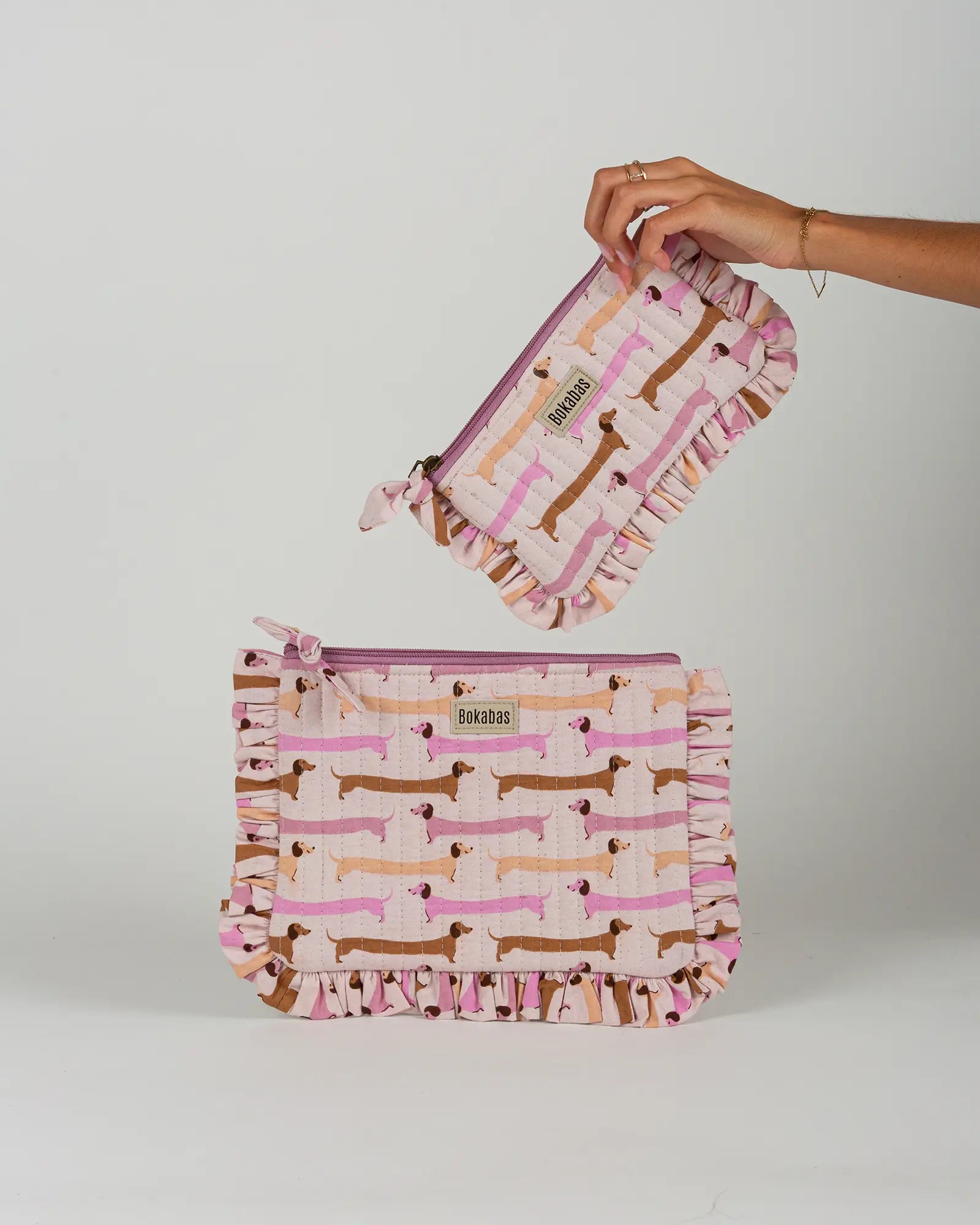 Pochette matelassée à froufrous Saucisse, vue de face – Bokabas