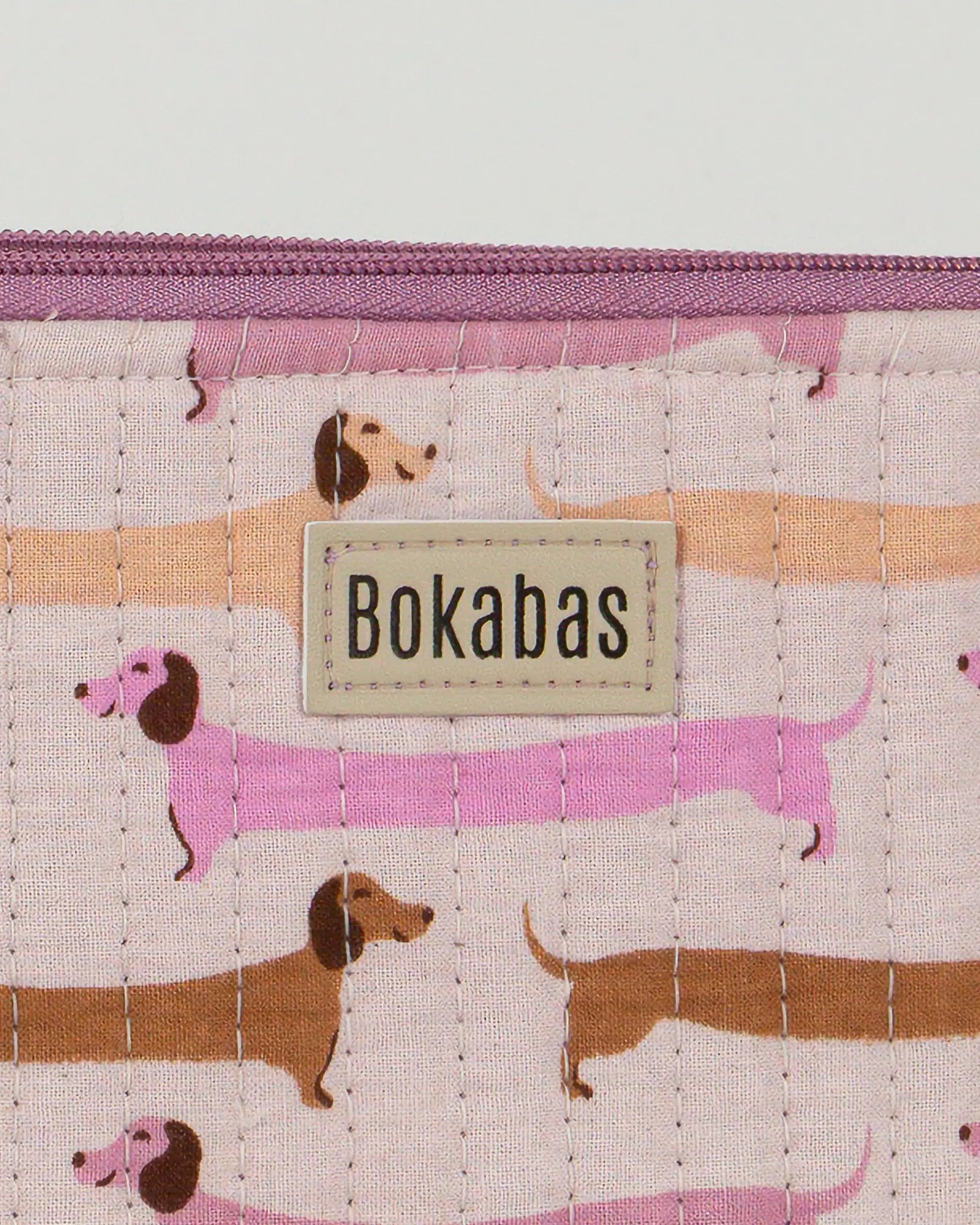 Pochette matelassée à froufrous Saucisse, zoom sur la matière – Bokabas