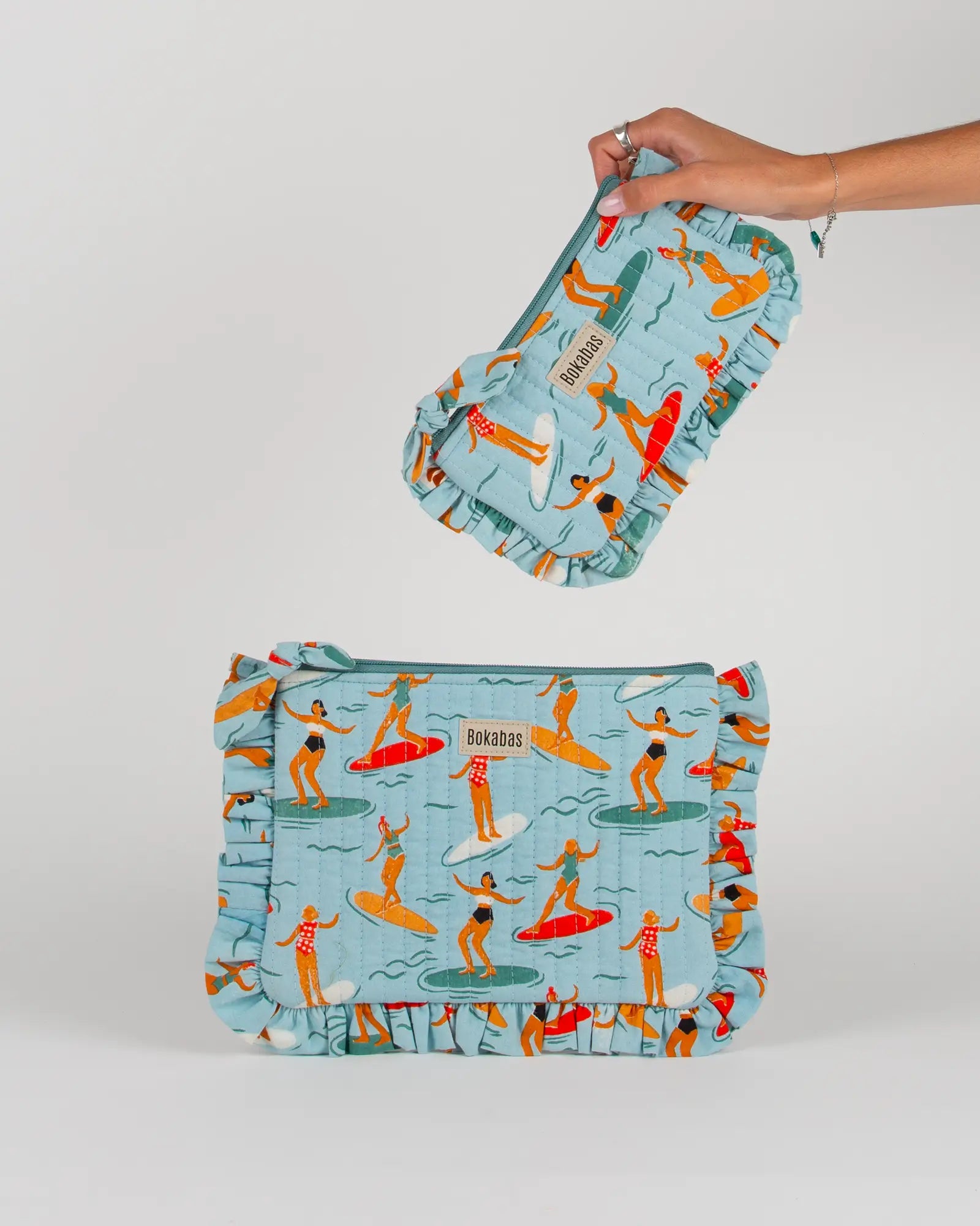 Pochette matelassée à froufrous Surf, vue de face – Bokabas