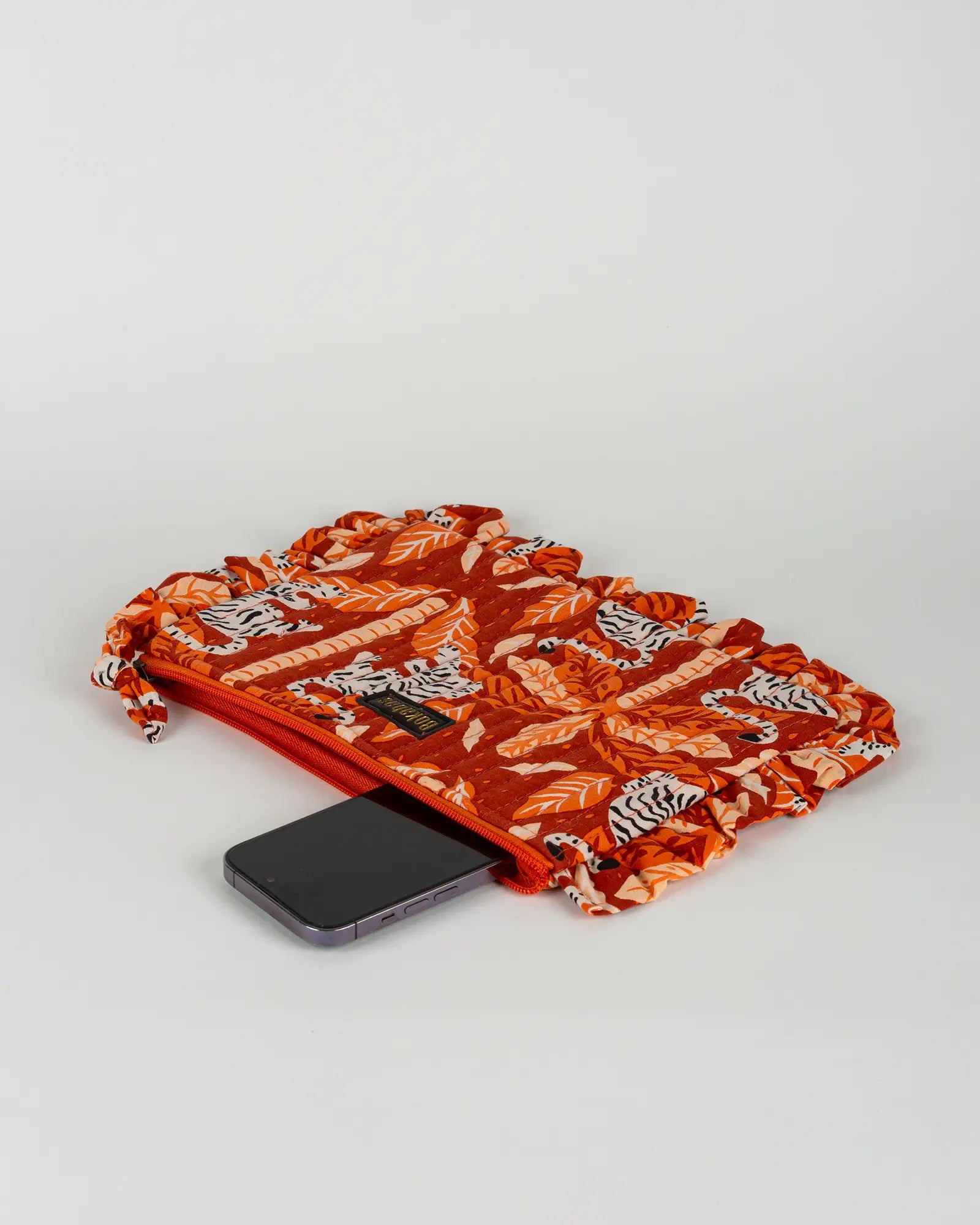 Pochette matelassée à froufrous Tropique, vue de dessus – Bokabas
