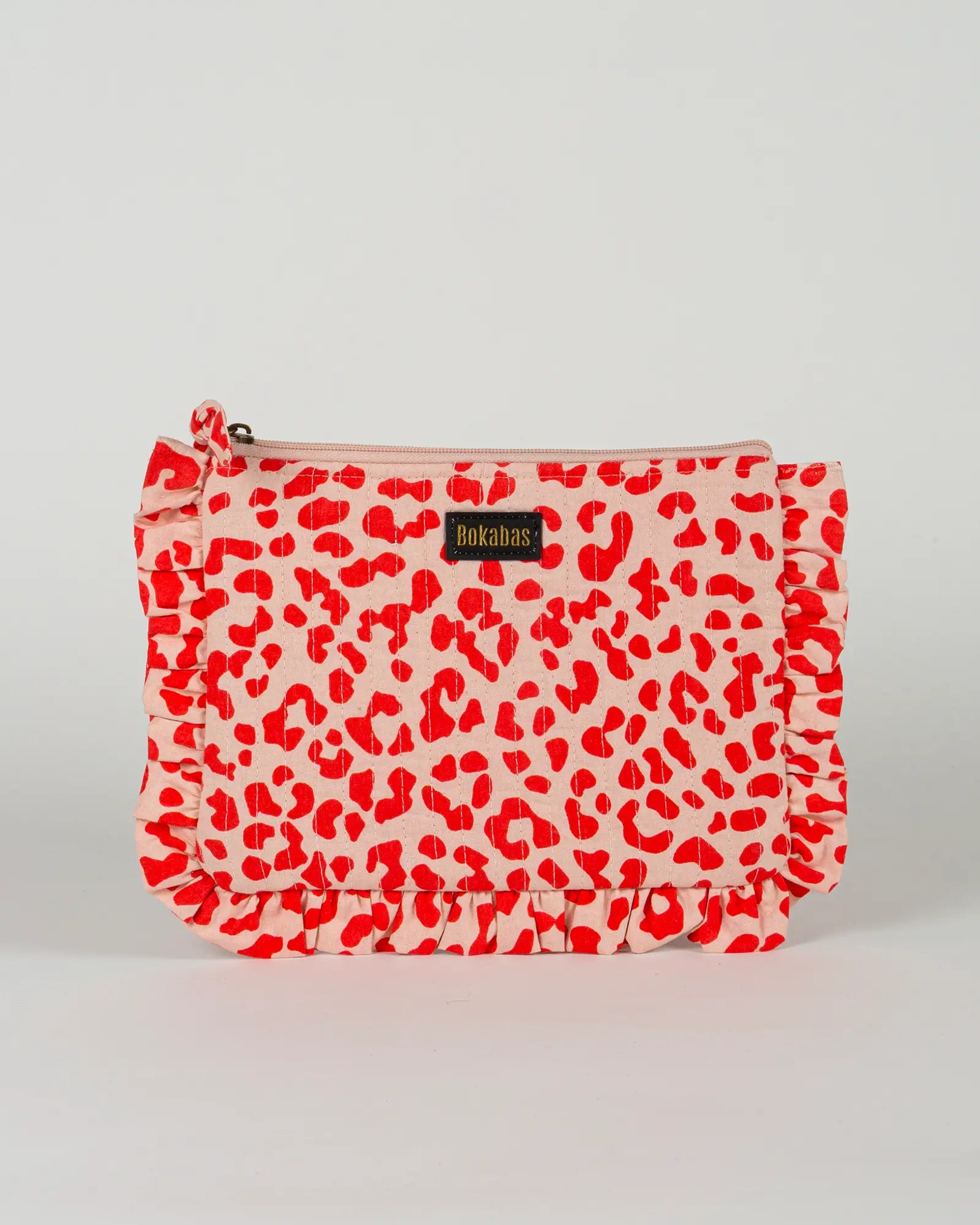 Pochette matelassée à froufrous Valentine, vue de face – Bokabas