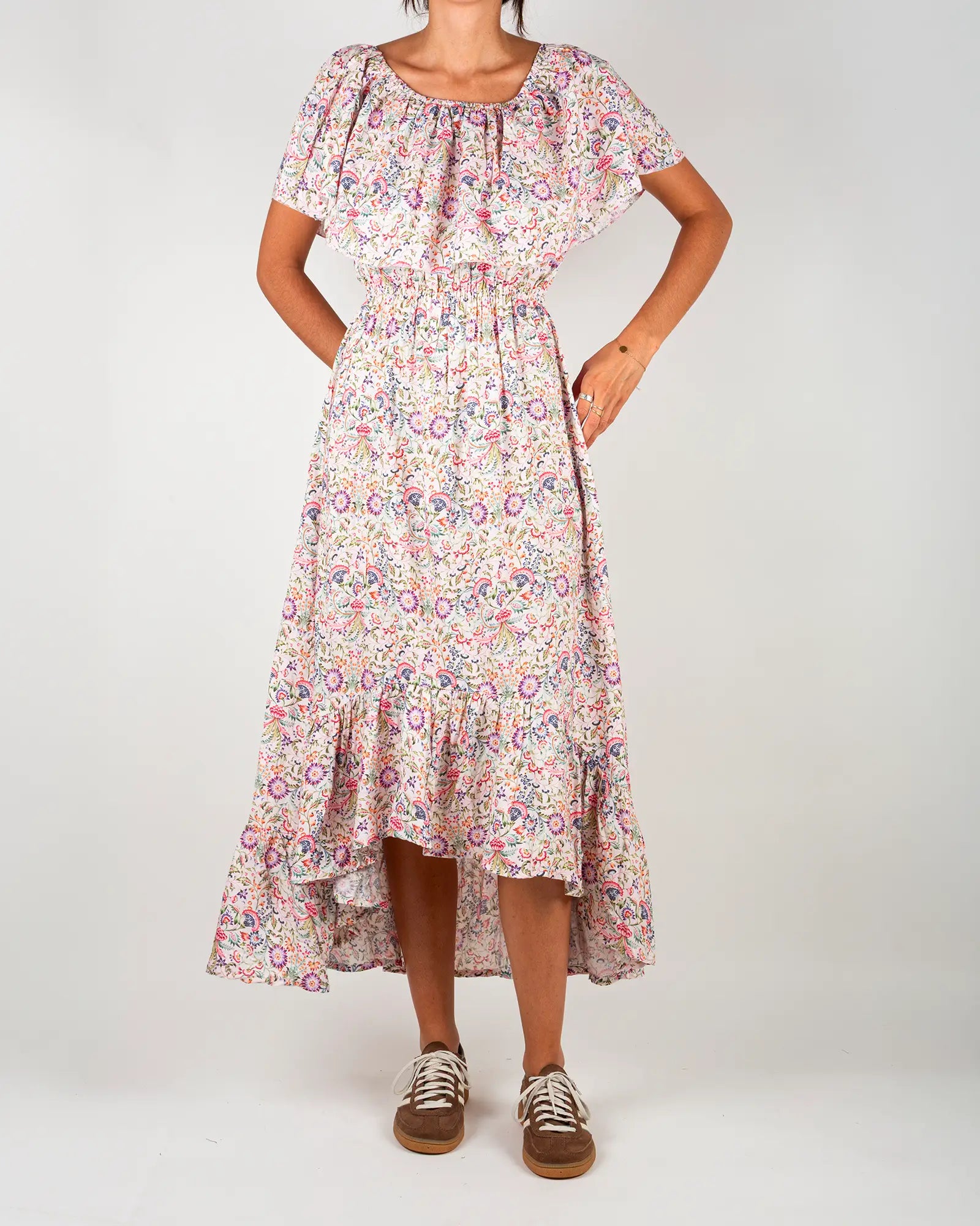 Robe épaules dénudées femme Bokabas, imprimé fleuri blanc et rose Febre, seconde façon de la porter
