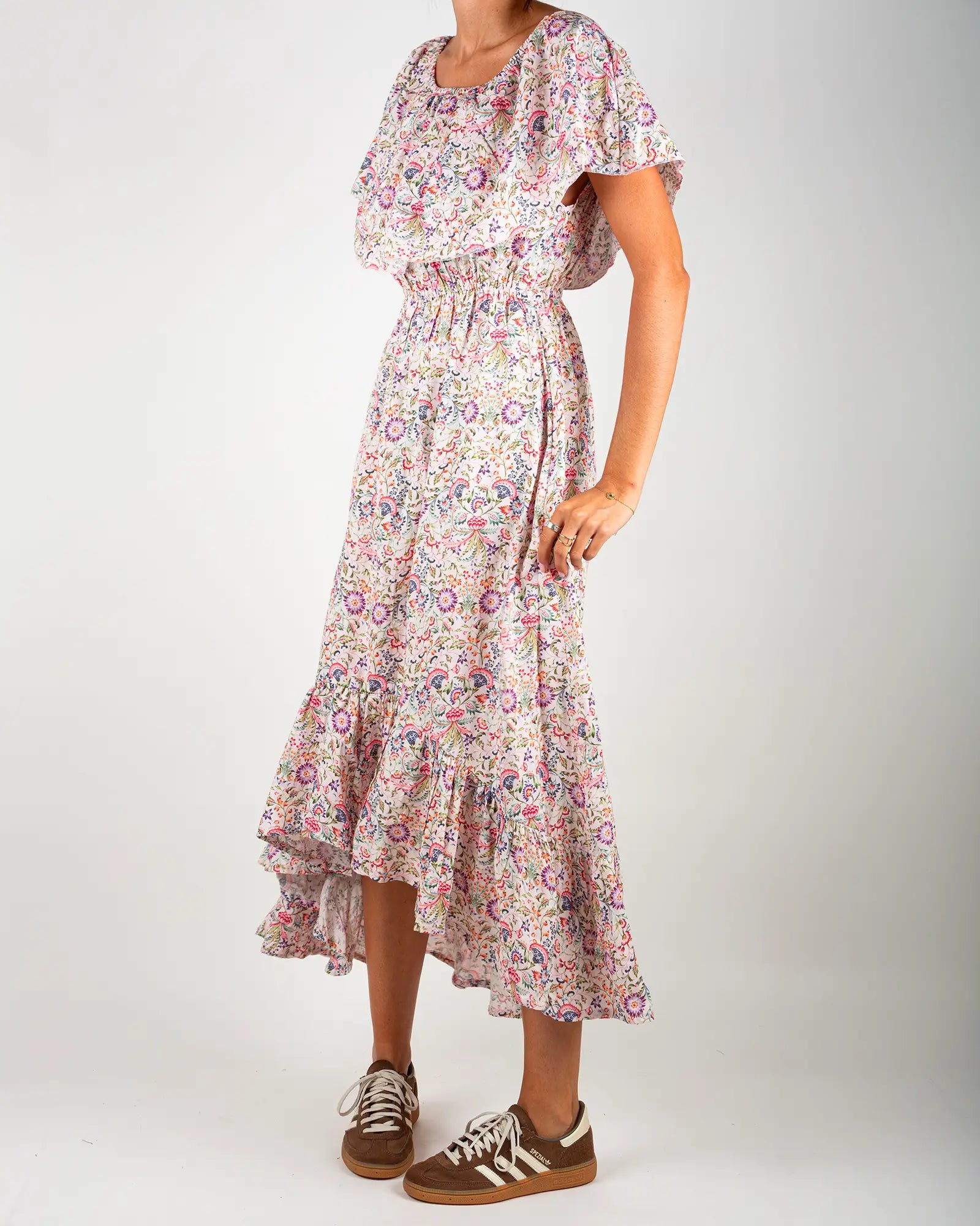 Robe épaules dénudées femme Bokabas, imprimé fleuri blanc et rose Febre, vue de trois-quarts