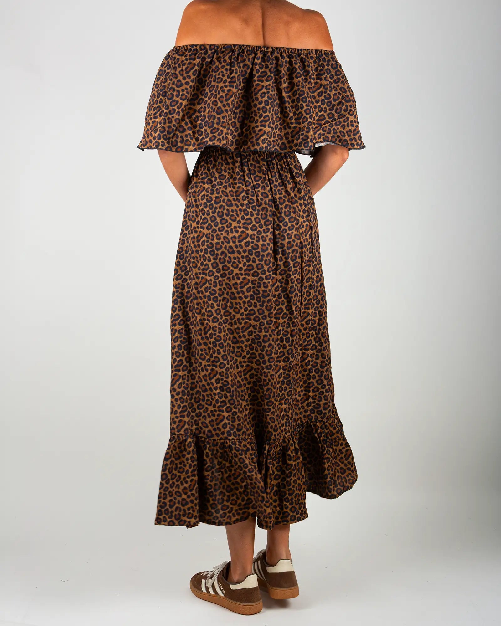 Robe épaules dénudées femme Bokabas, imprimé léopard noir et marron, vue de dos