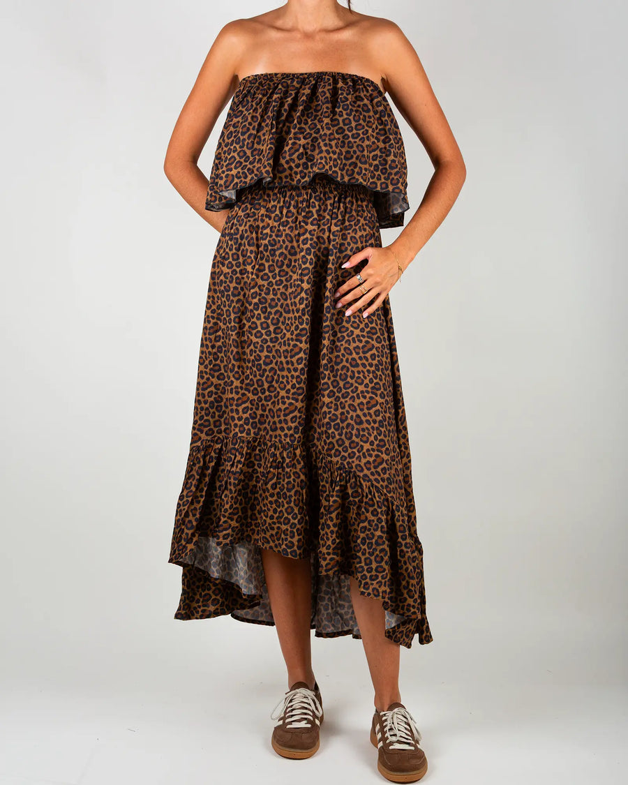 Robe épaules dénudées femme Bokabas, imprimé léopard noir et marron, seconde façon de la porter