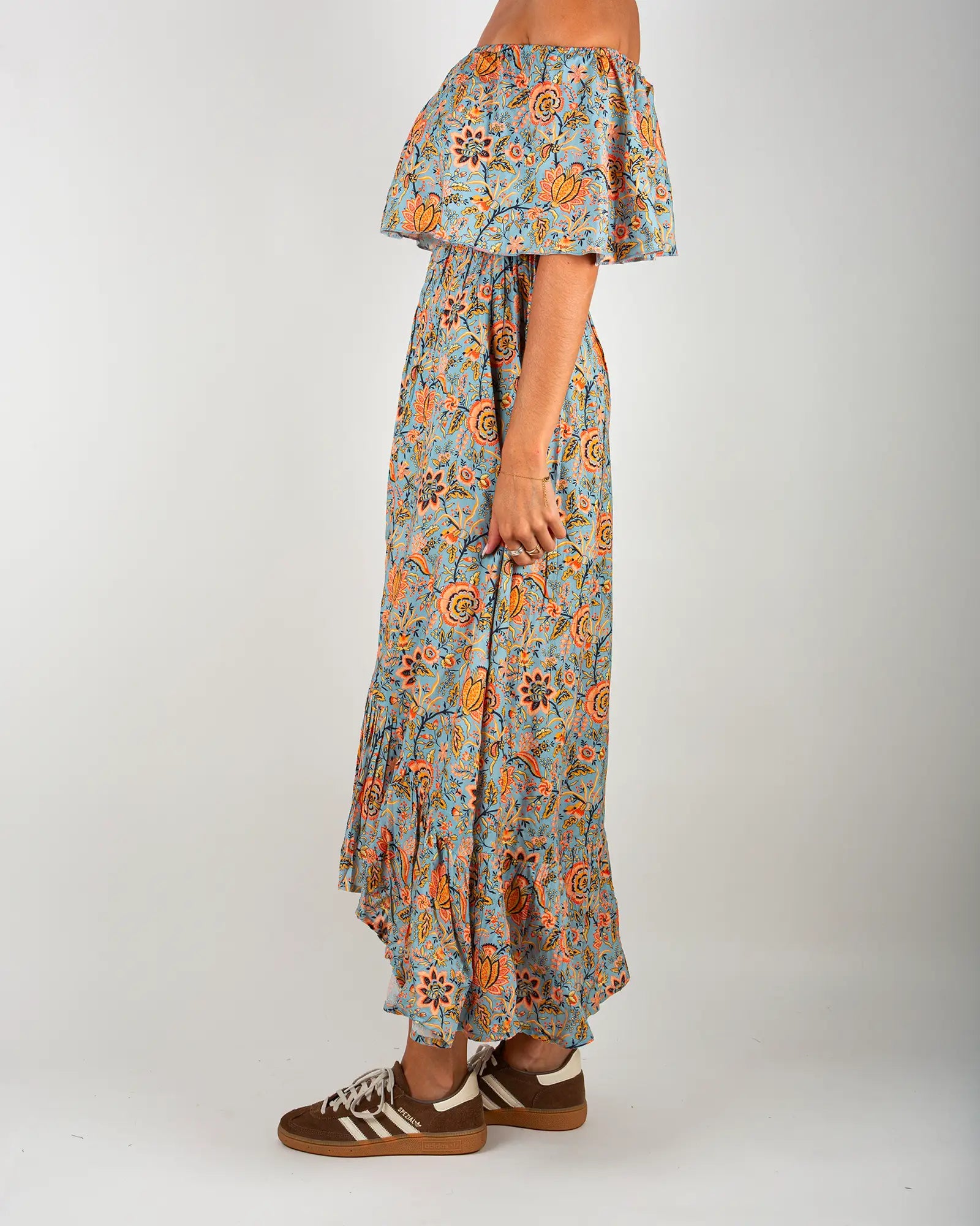 Robe épaules dénudées femme Bokabas, imprimé fleuri bleu et rose Lolem, vue de profil
