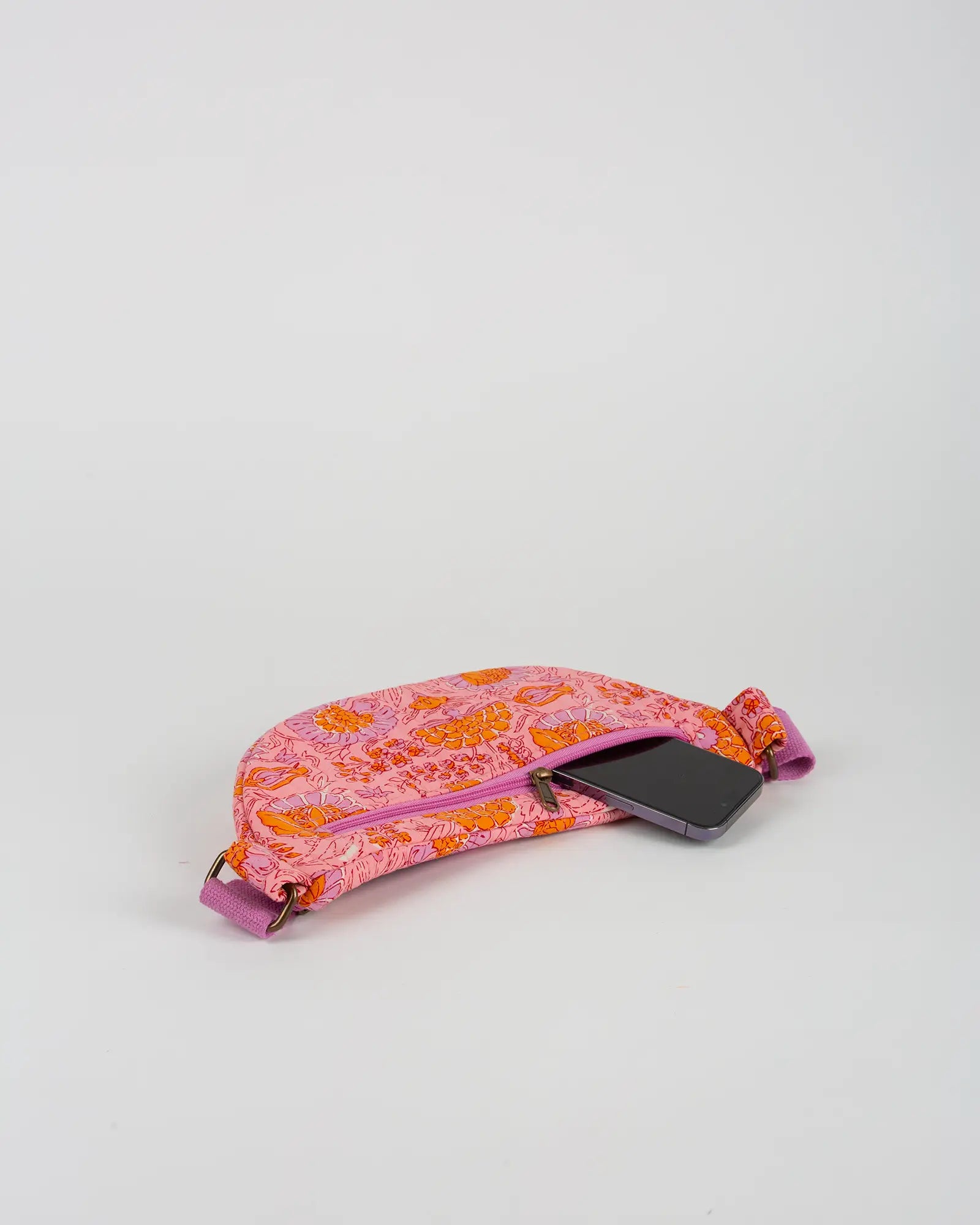 Sac banane matelassé Bokabas, imprimé Marie rose fleuri, vue de dessus