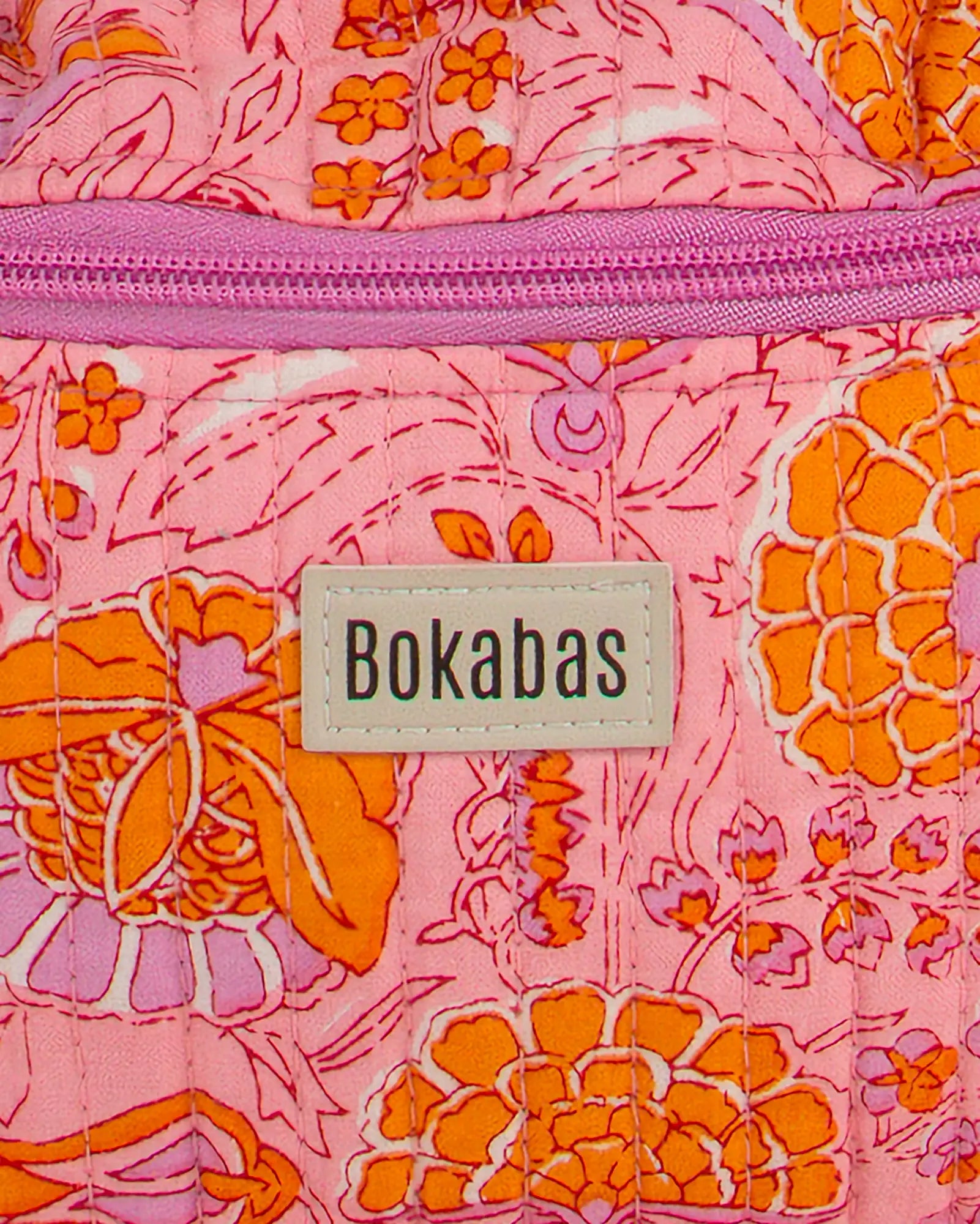 Sac banane matelassé Bokabas, imprimé Marie rose fleuri, zoom sur la matière