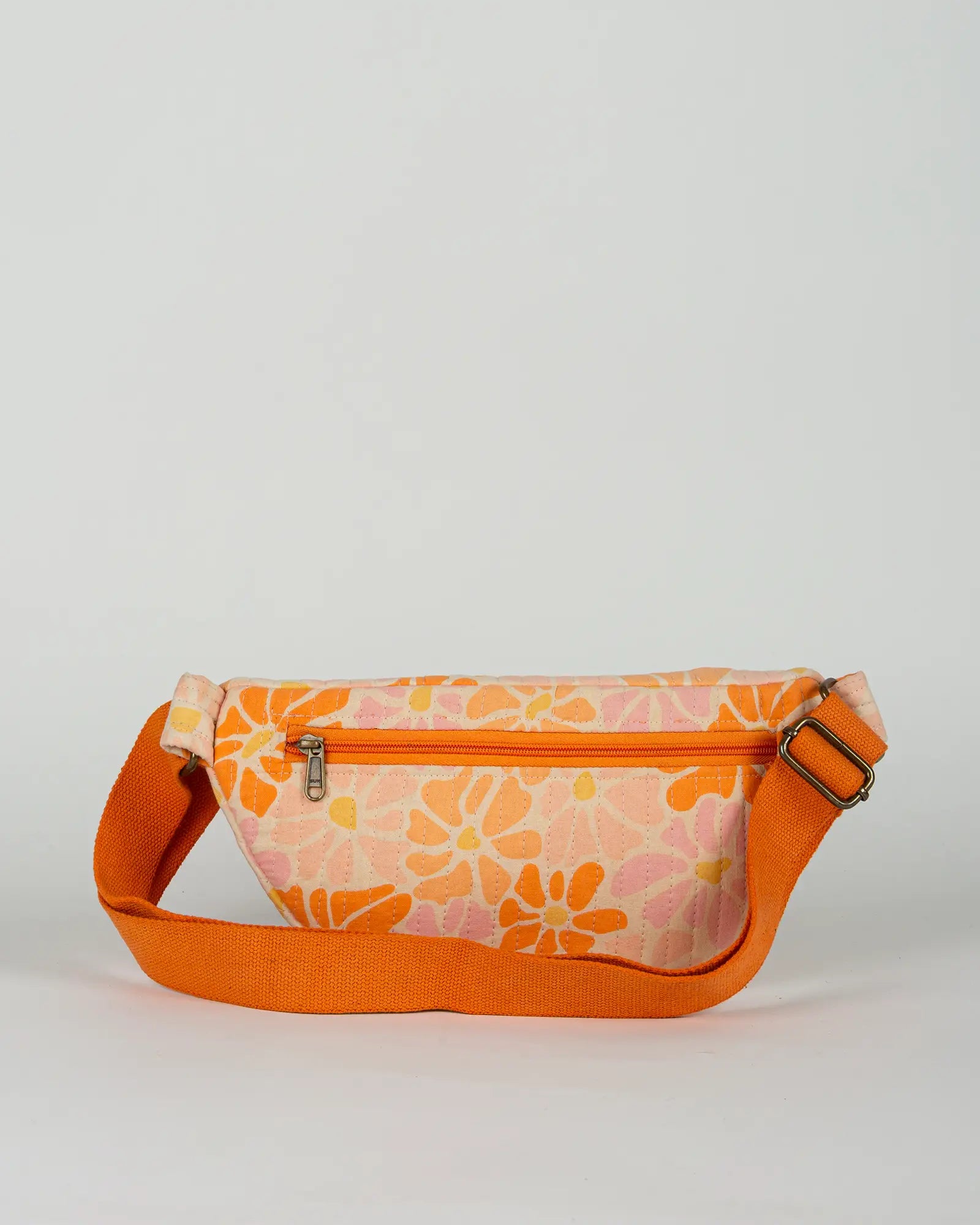 Sac banane matelassé Bokabas, imprimé Peachy fleuri orange, vue de dos
