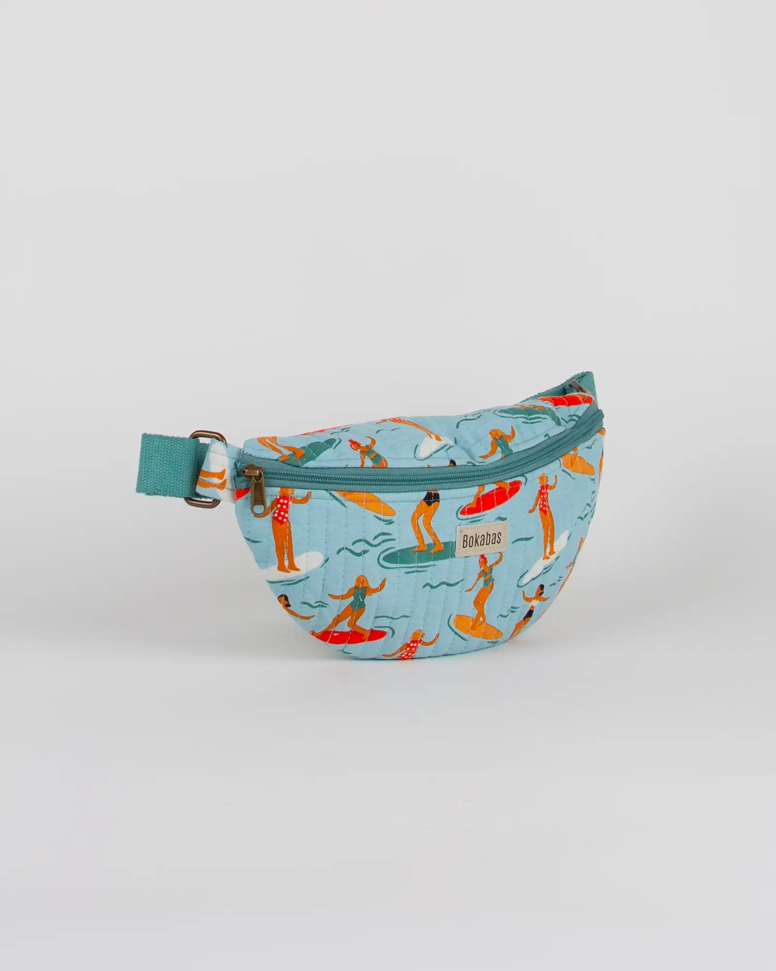 Sac banane matelassé Bokabas, imprimé Surf bleu, vue de trois-quarts